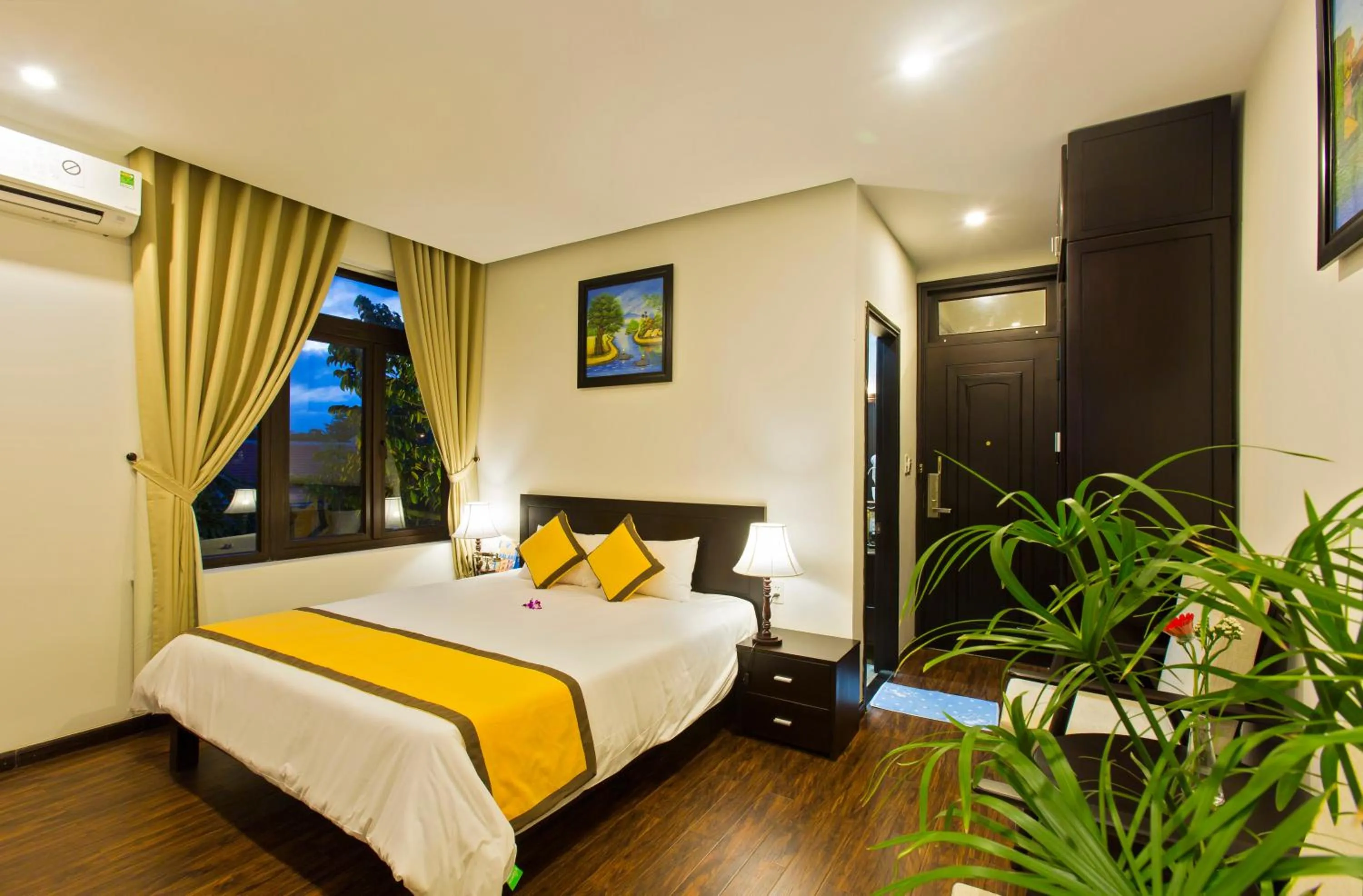 Grand Deluxe Room with Balcony in Hoi An Hai Au Boutique Hotel