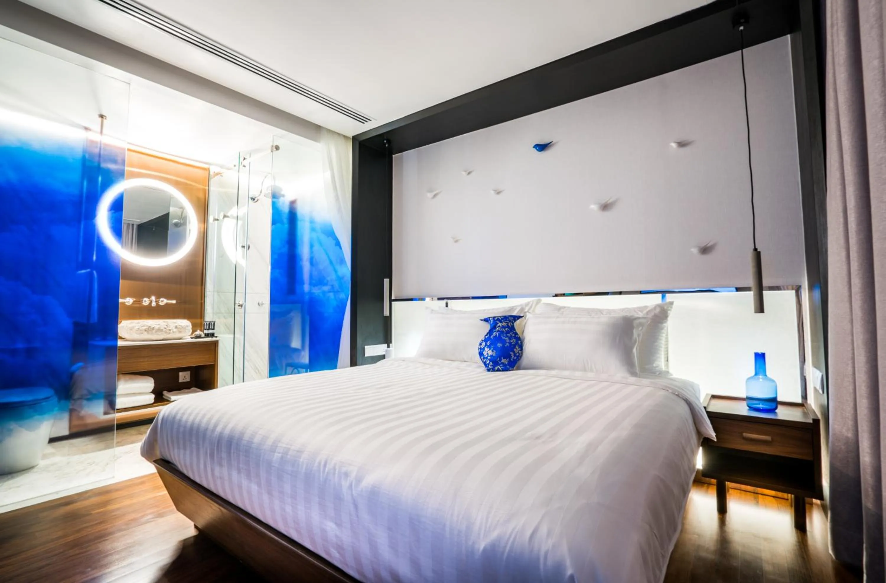 Charming King Room in Tien Hotel Georgetown