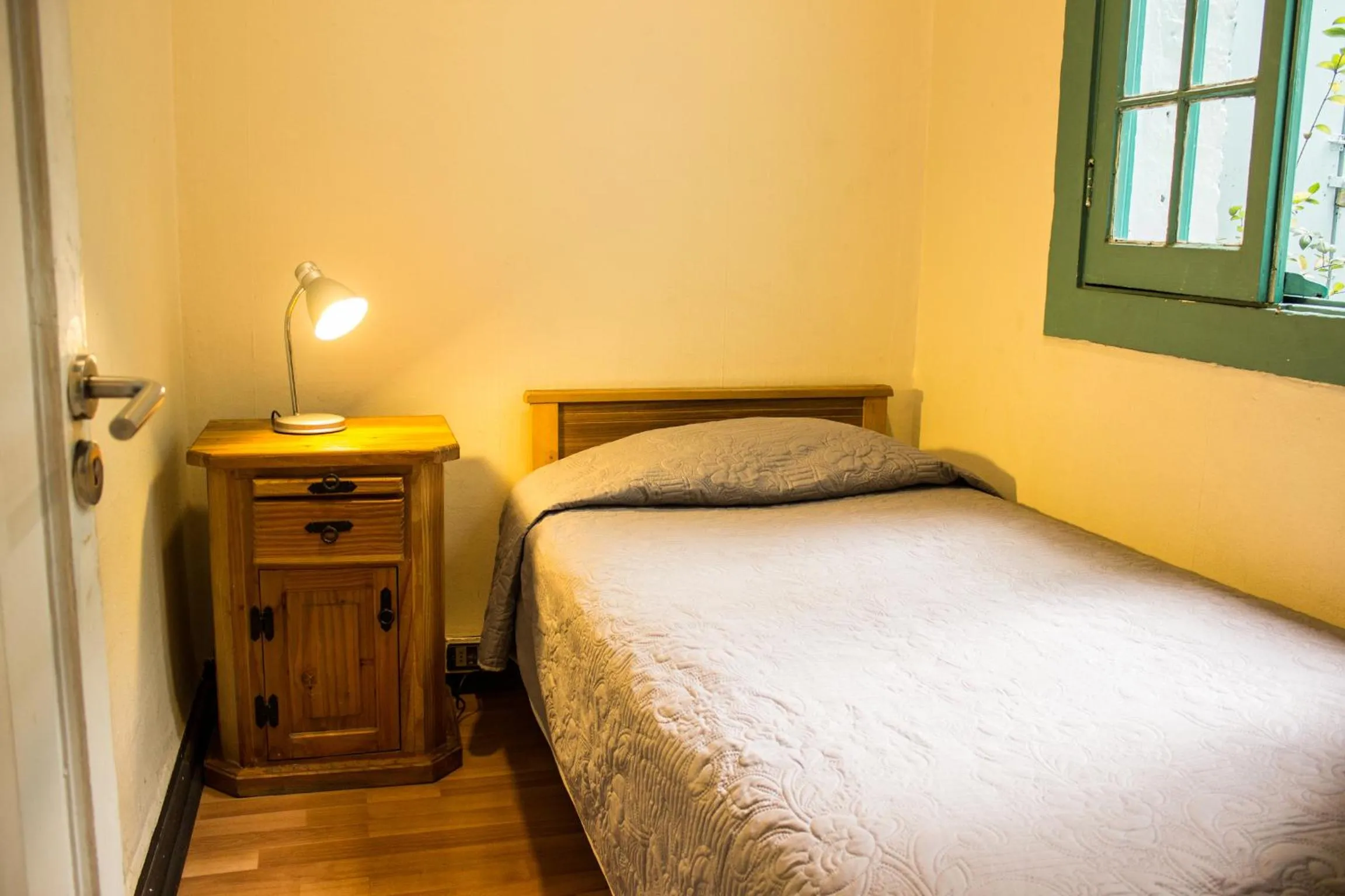 Small Single Room in Hostal Forestal