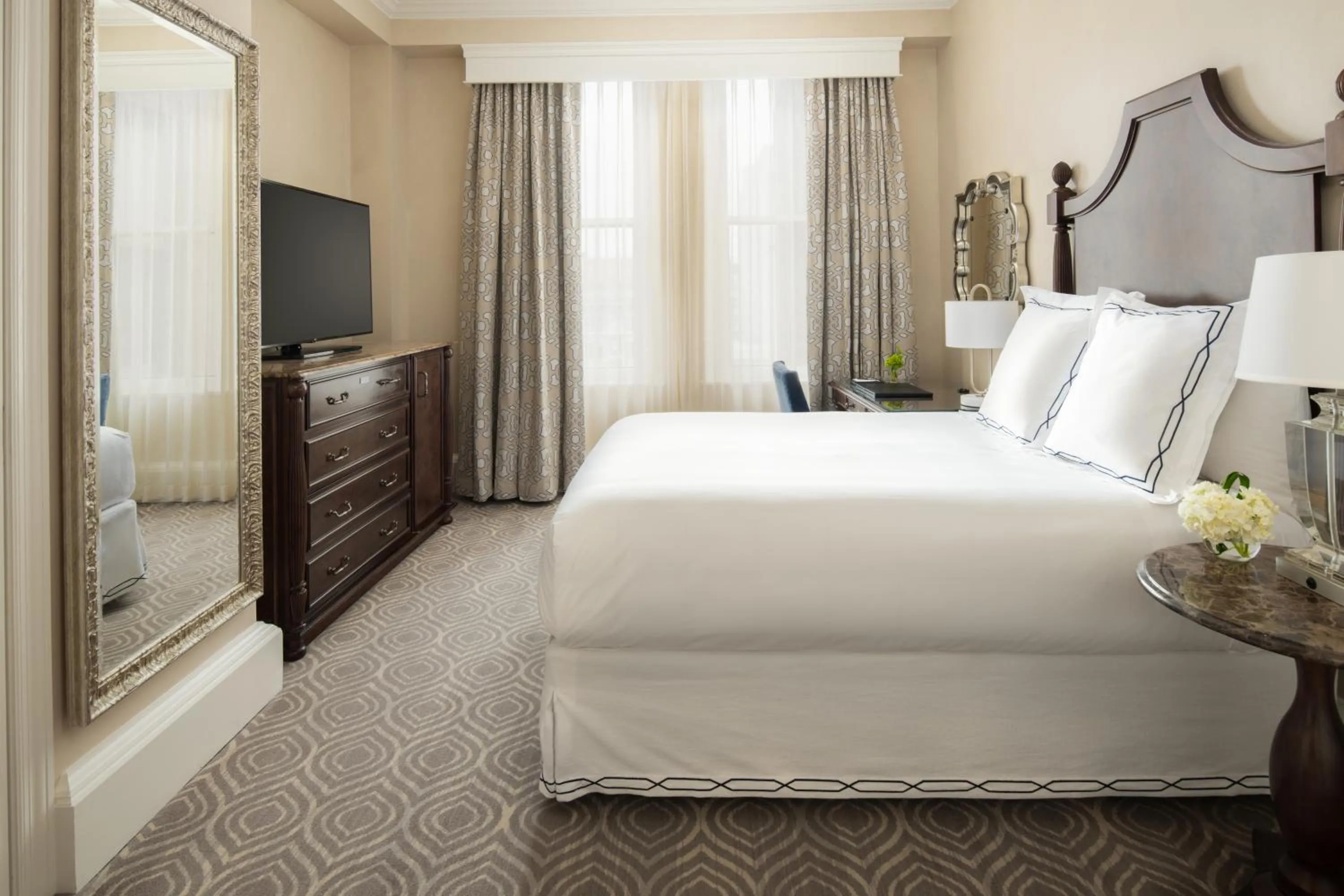 Queen Room in The Roosevelt Hotel New Orleans - Waldorf Astoria Hotels & Resorts