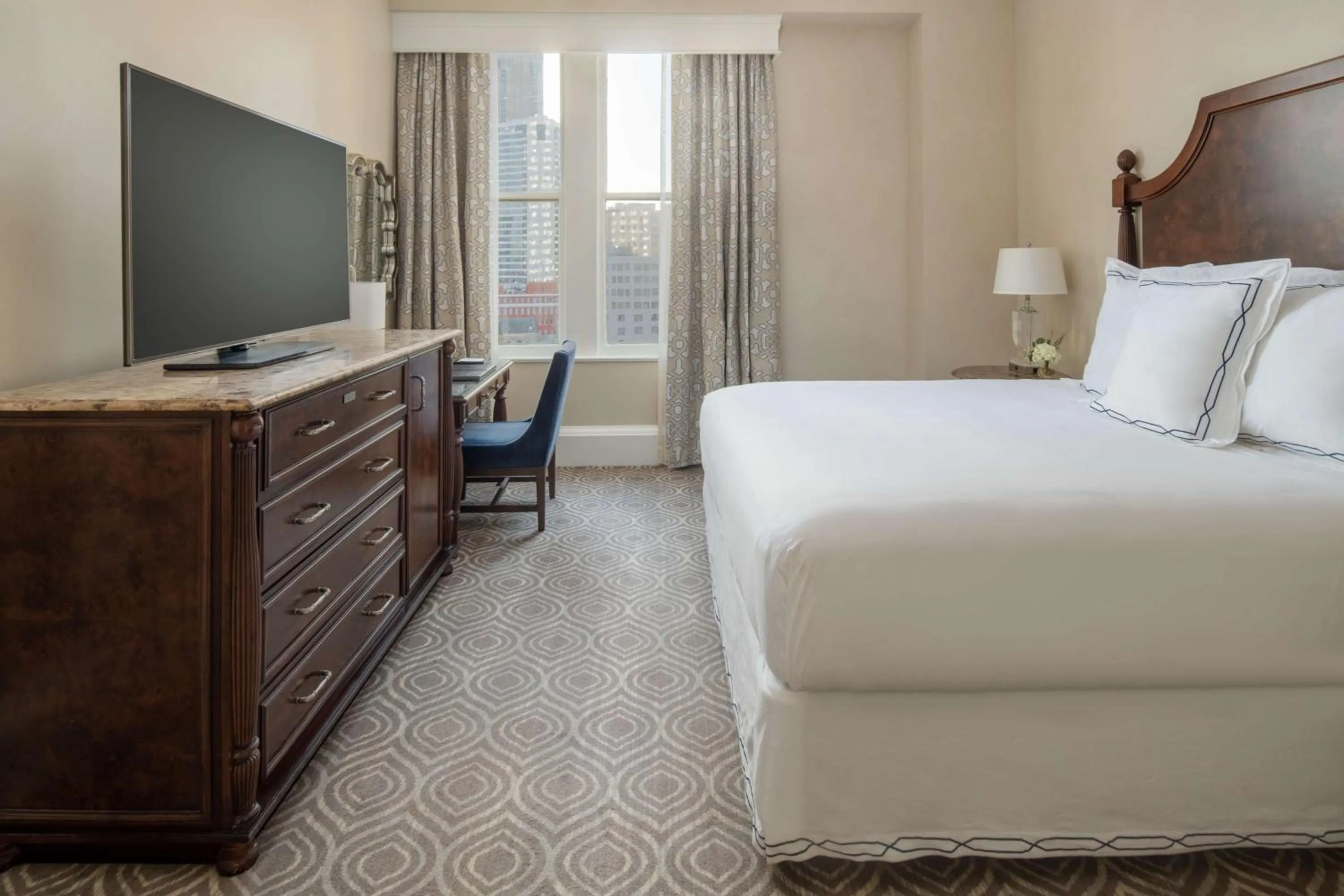 Deluxe King Room in The Roosevelt Hotel New Orleans - Waldorf Astoria Hotels & Resorts