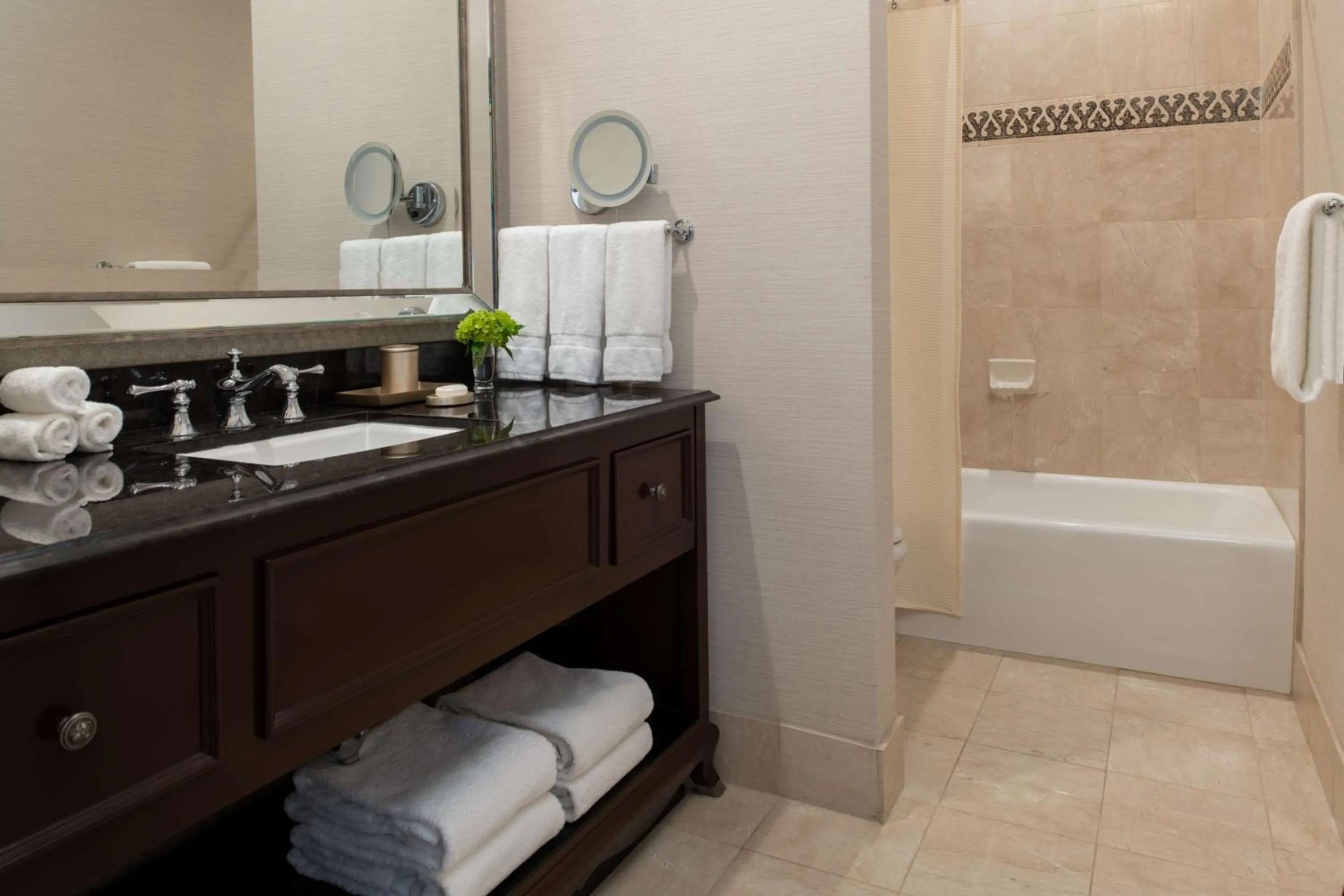 PURE Wellness King Room in The Roosevelt Hotel New Orleans - Waldorf Astoria Hotels & Resorts