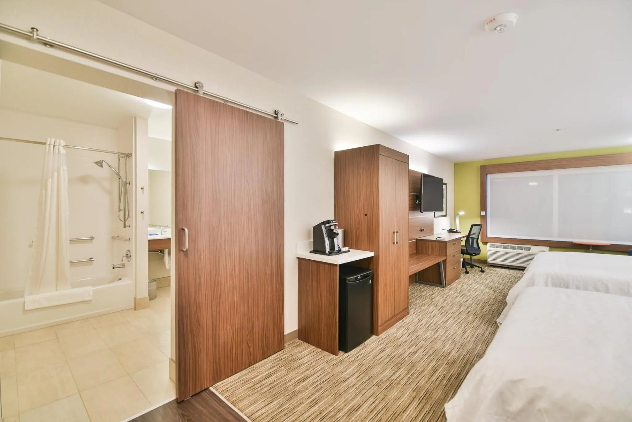 Queen Suite with Mobility Accessible Tub - Non-Smoking in Holiday Inn Express & Suites Lehi - Thanksgiving Point by IHG