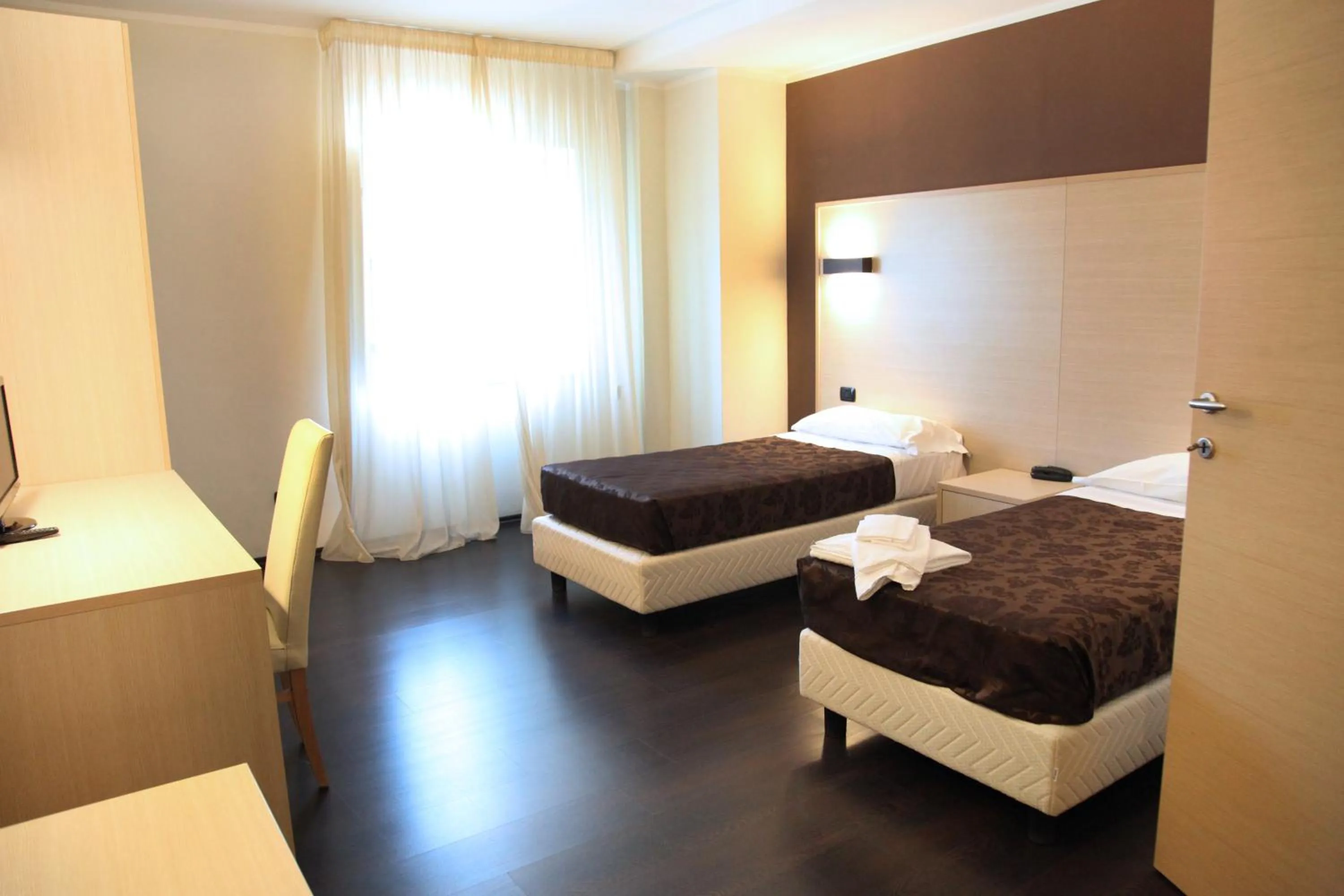 Twin Room with Private Bathroom in Hotel Sogni D'Oro Airport