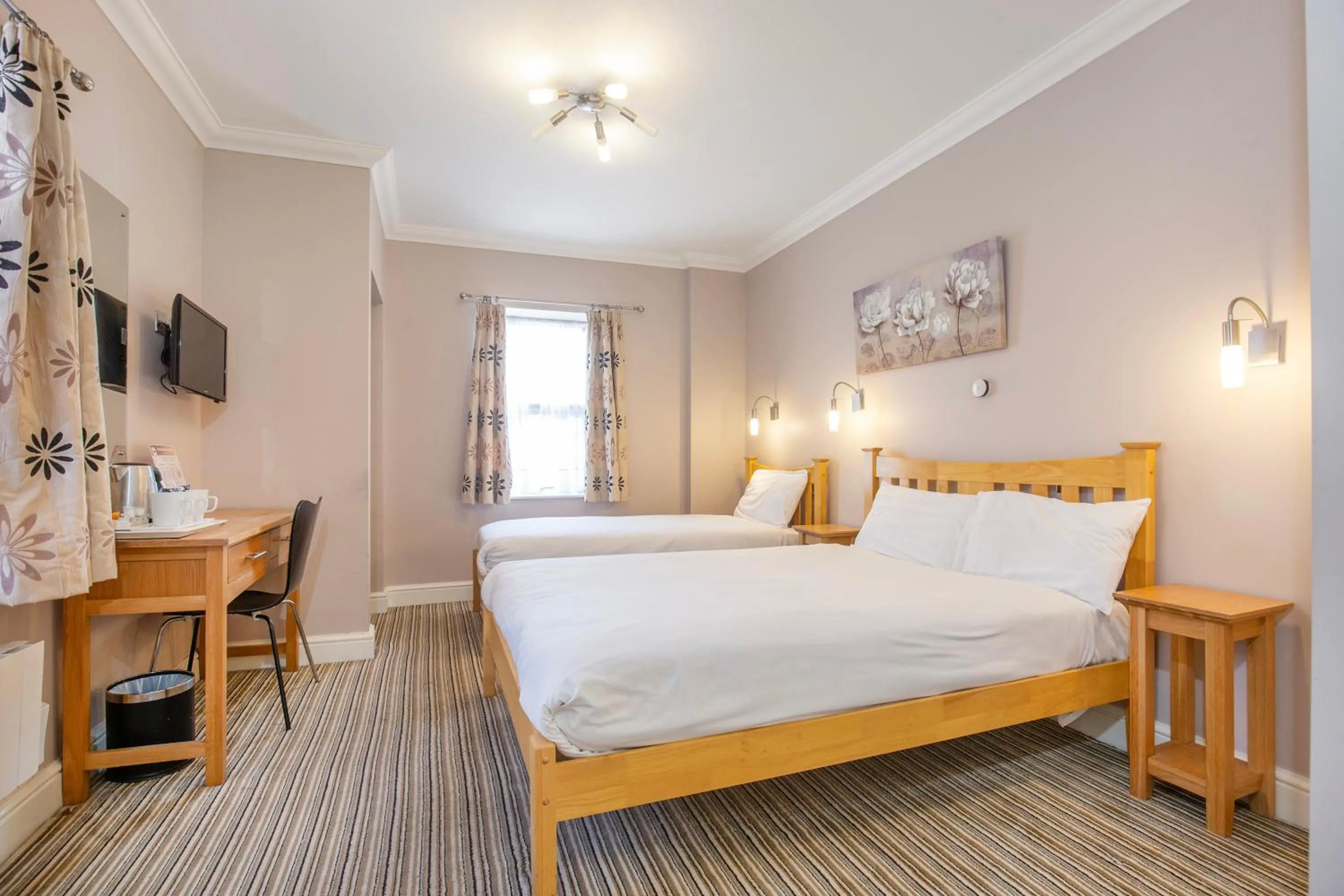 Standard Family Room in Marlborough Hotel