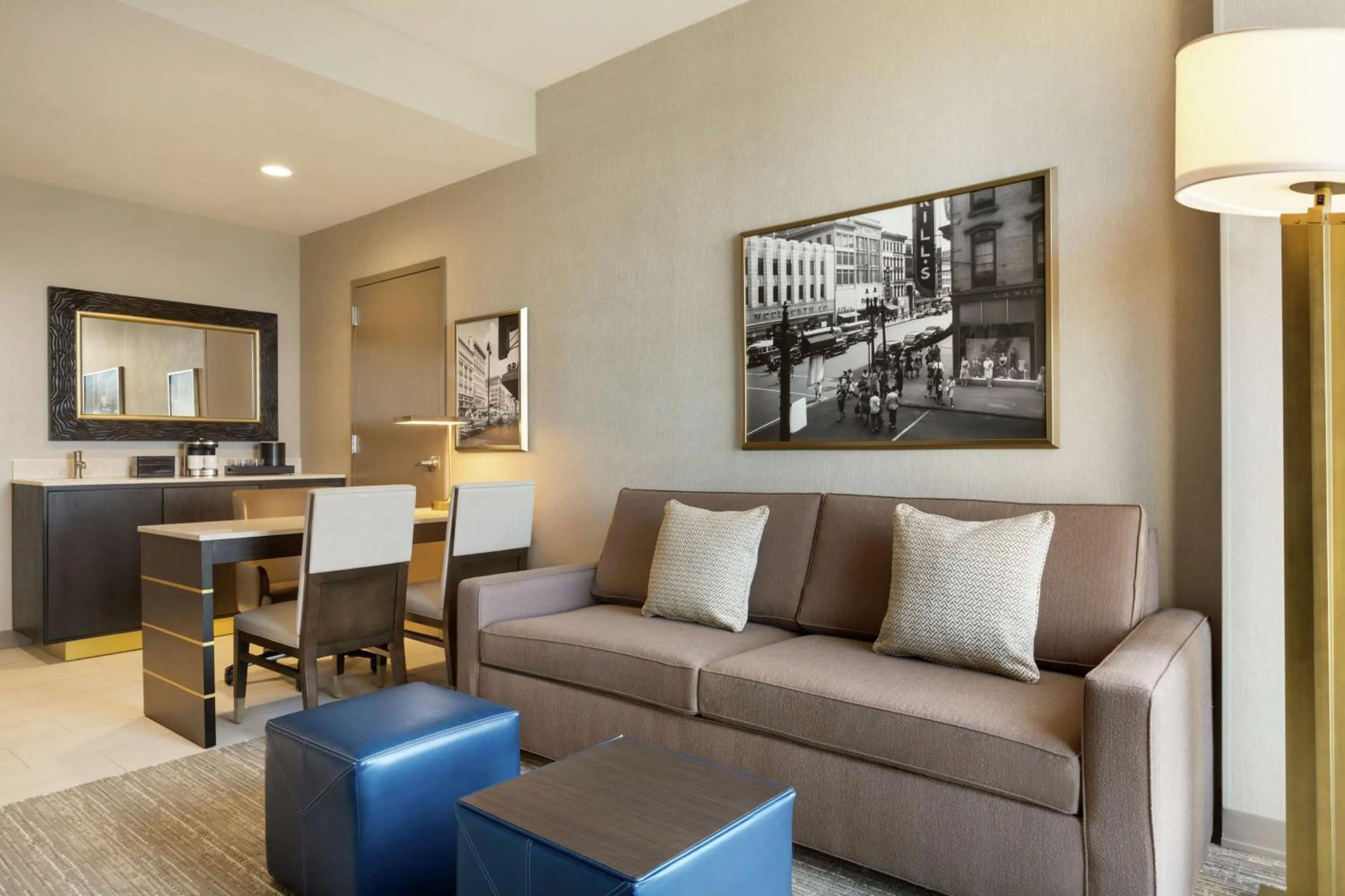 Two-Room Queen Suite with Two Queen Beds - Hearing Access in Embassy Suites By Hilton Syracuse Destiny USA