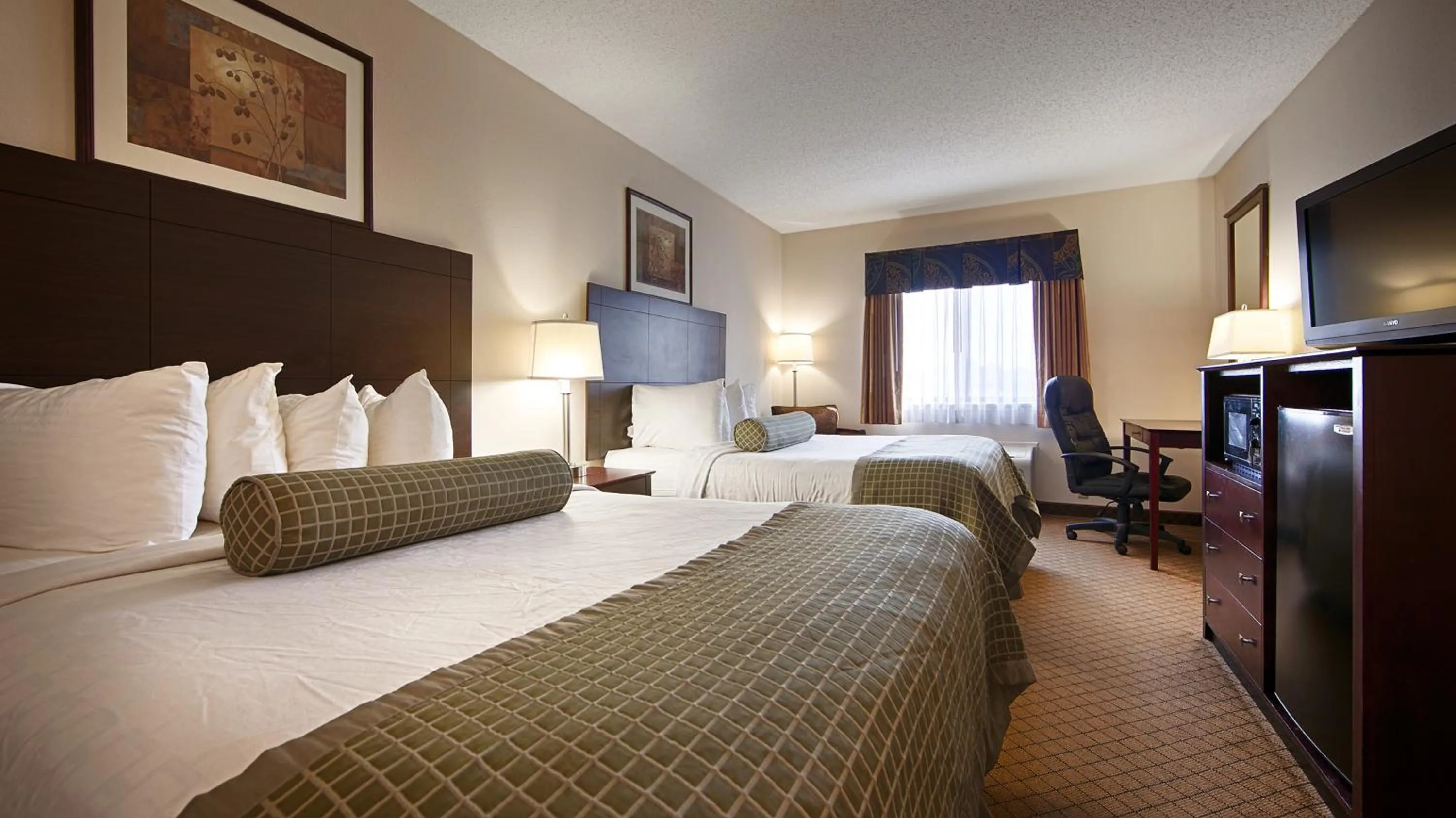 Queen Room - Mobility Access/Non-Smoking in Baymont by Wyndham Delaware