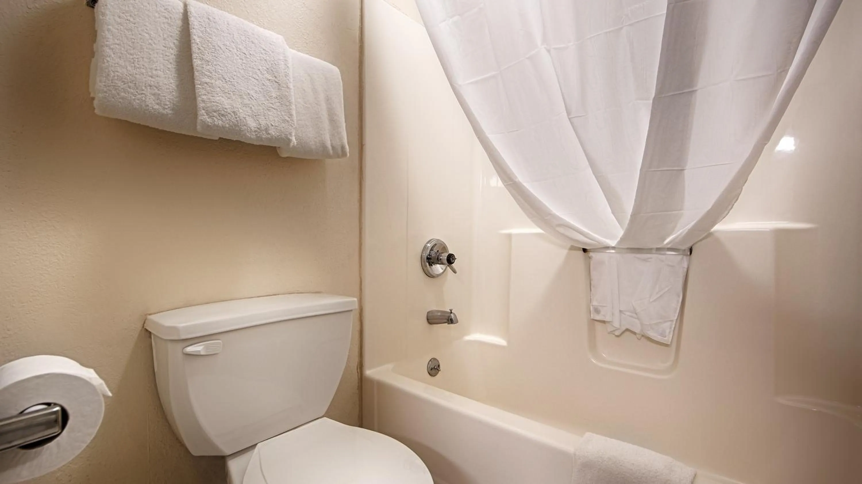 Deluxe Queen Room with Two Queen Beds - Non-Smoking in Baymont by Wyndham Delaware