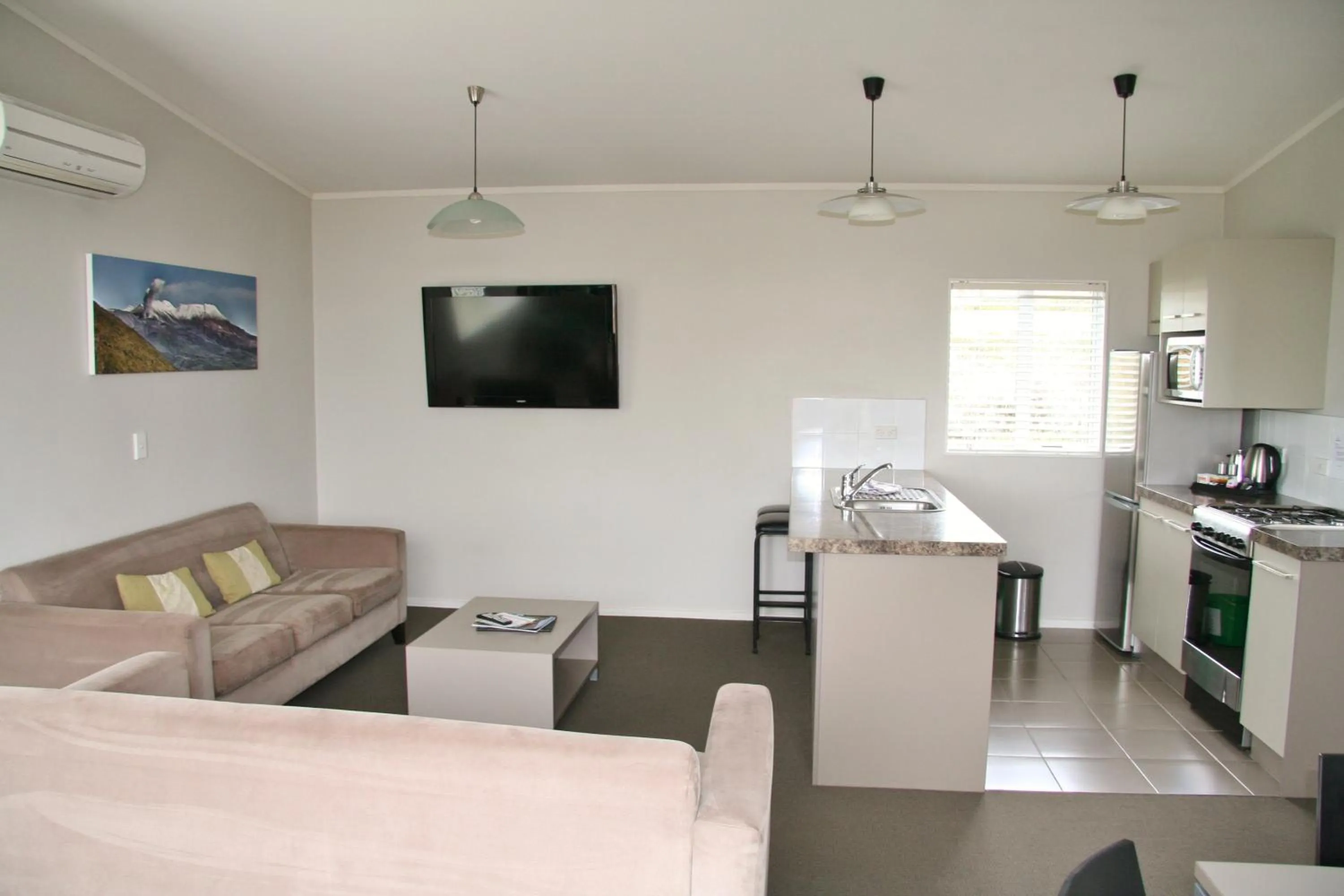 Deluxe Three-Bedroom Chalet in Taupo Debretts Spa Resort