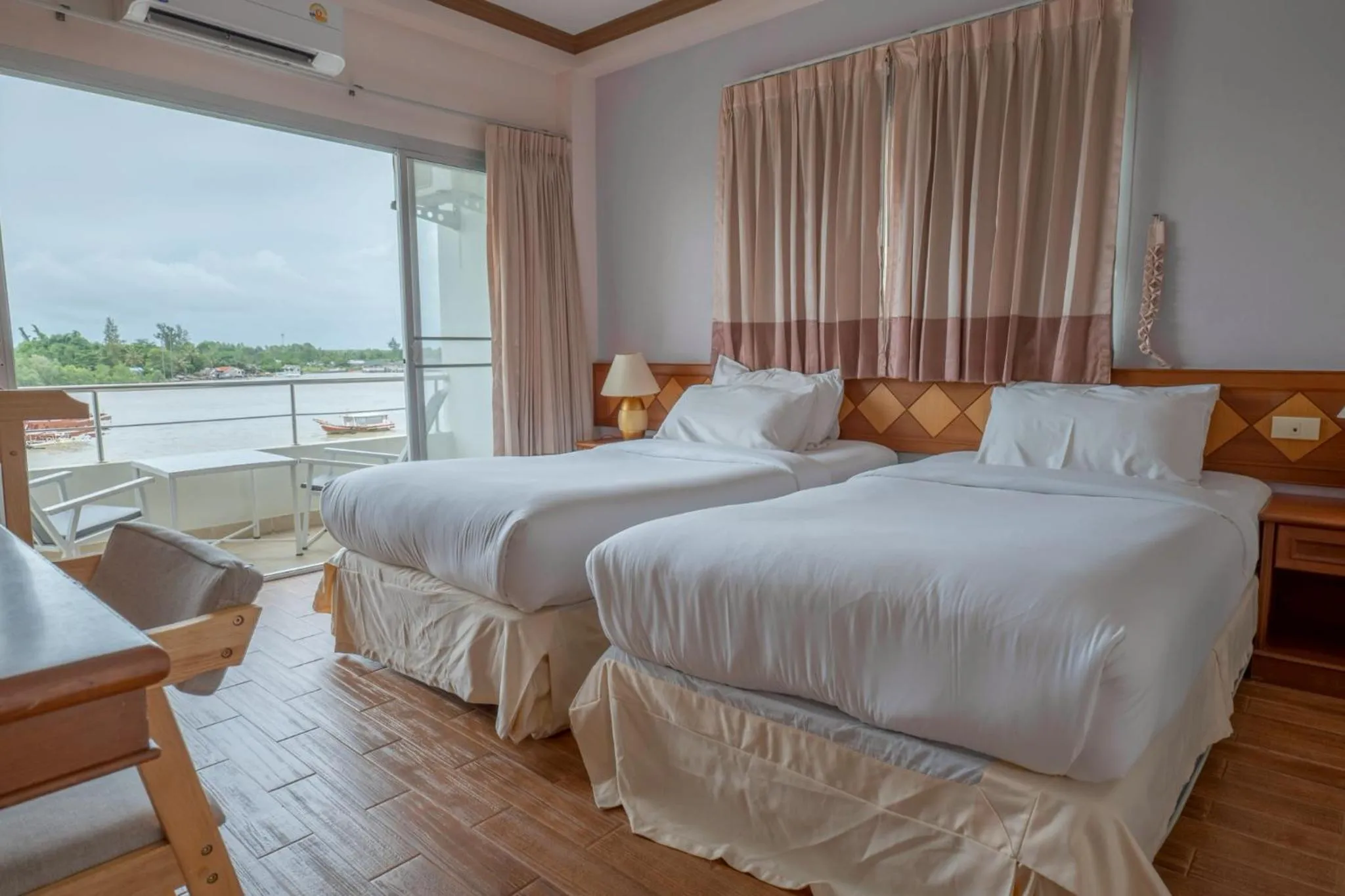 Twin Room with Sea View in Krabi River Hotel