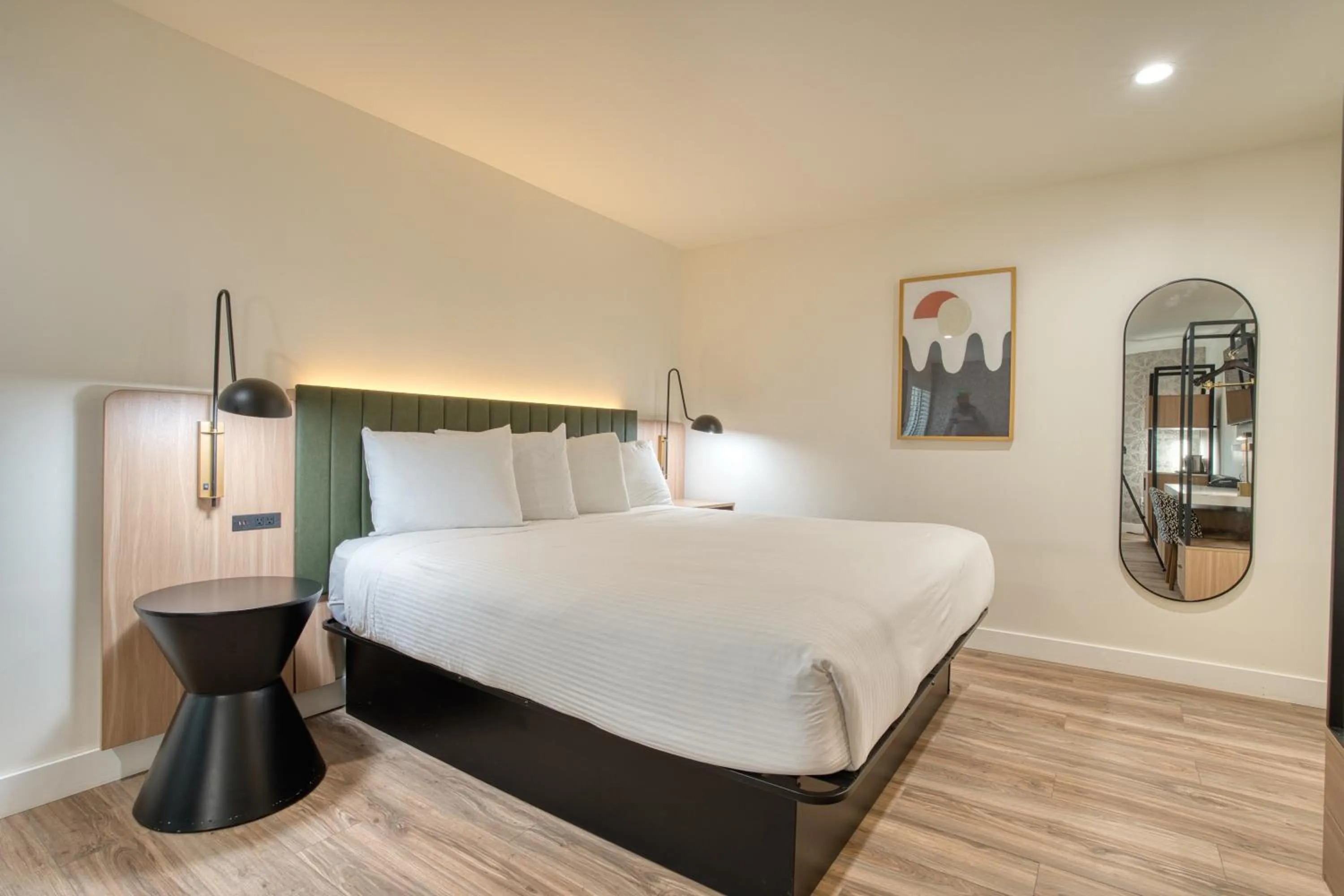 Deluxe King Room in La Casa Inn