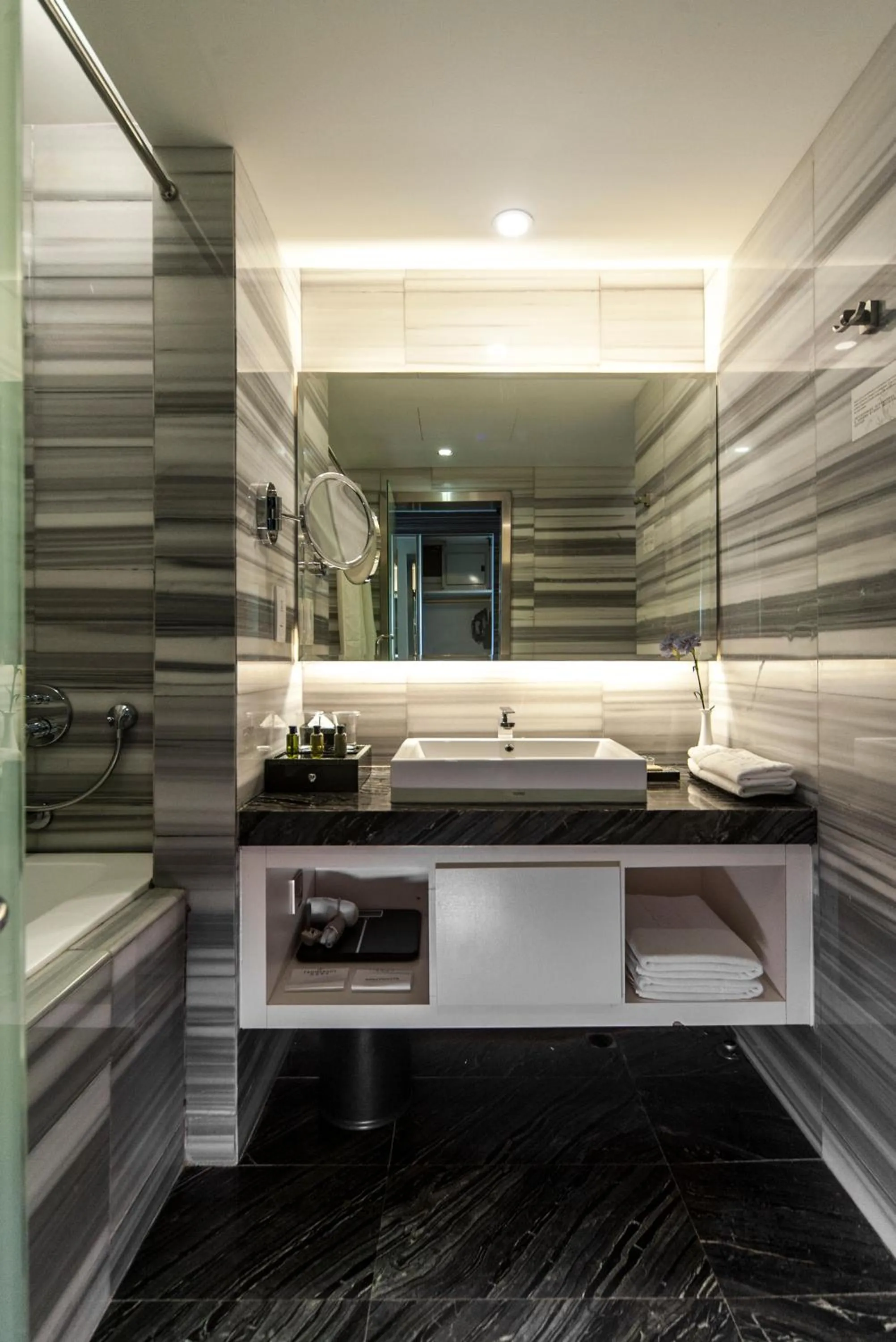 Promenade Deluxe Room with Club Lounge Access in Promenade Hotel Kota Kinabalu