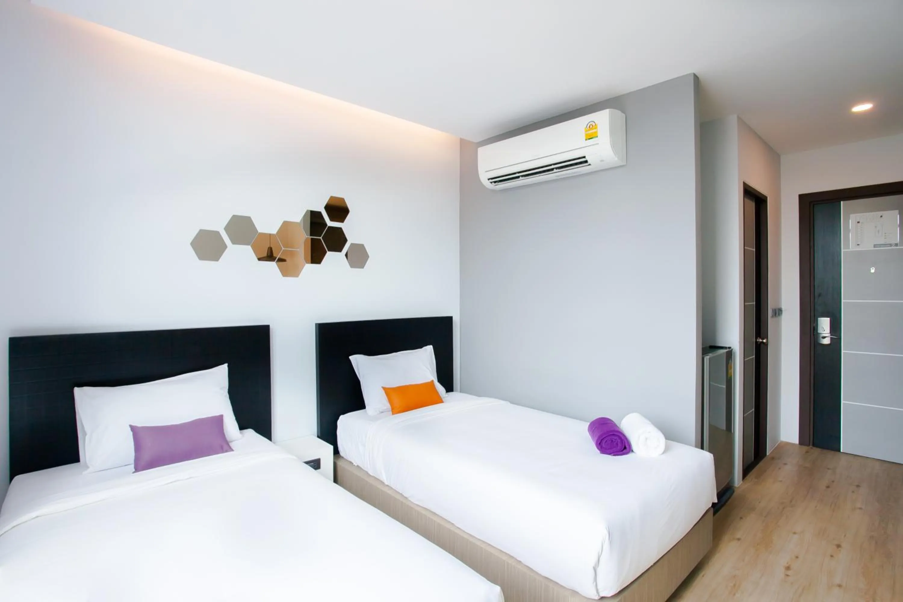Superior Twin Room in Chaweng Villawee Hotel