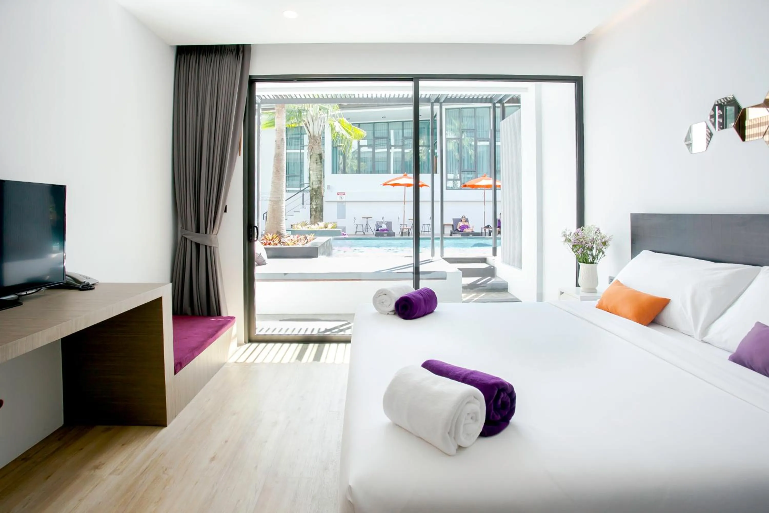 Deluxe Double Room with Pool Access in Chaweng Villawee Hotel