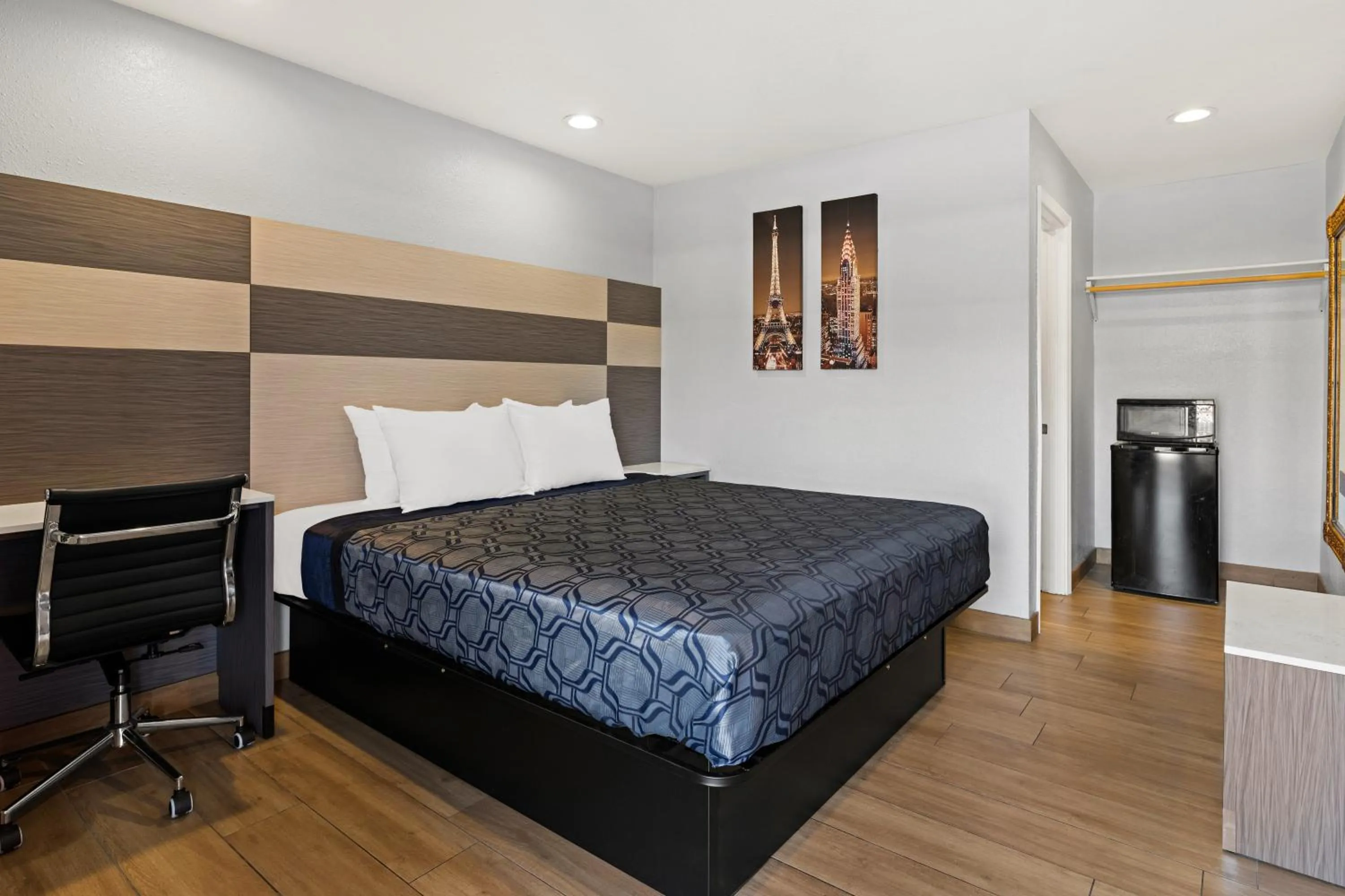 King Room in Bay Breeze Inn