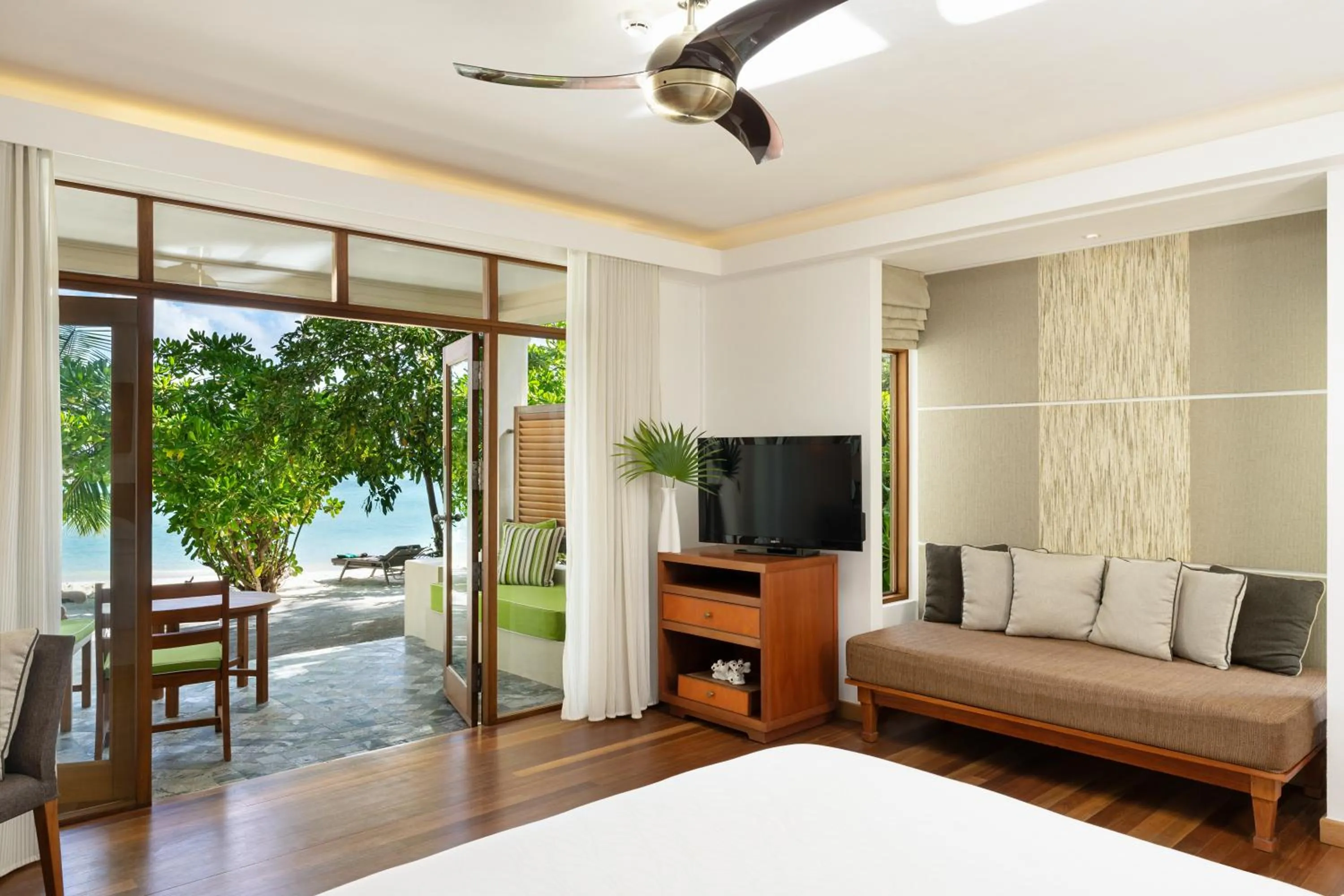 Deluxe Bungalow  - Beach Front in Kurumba Maldives