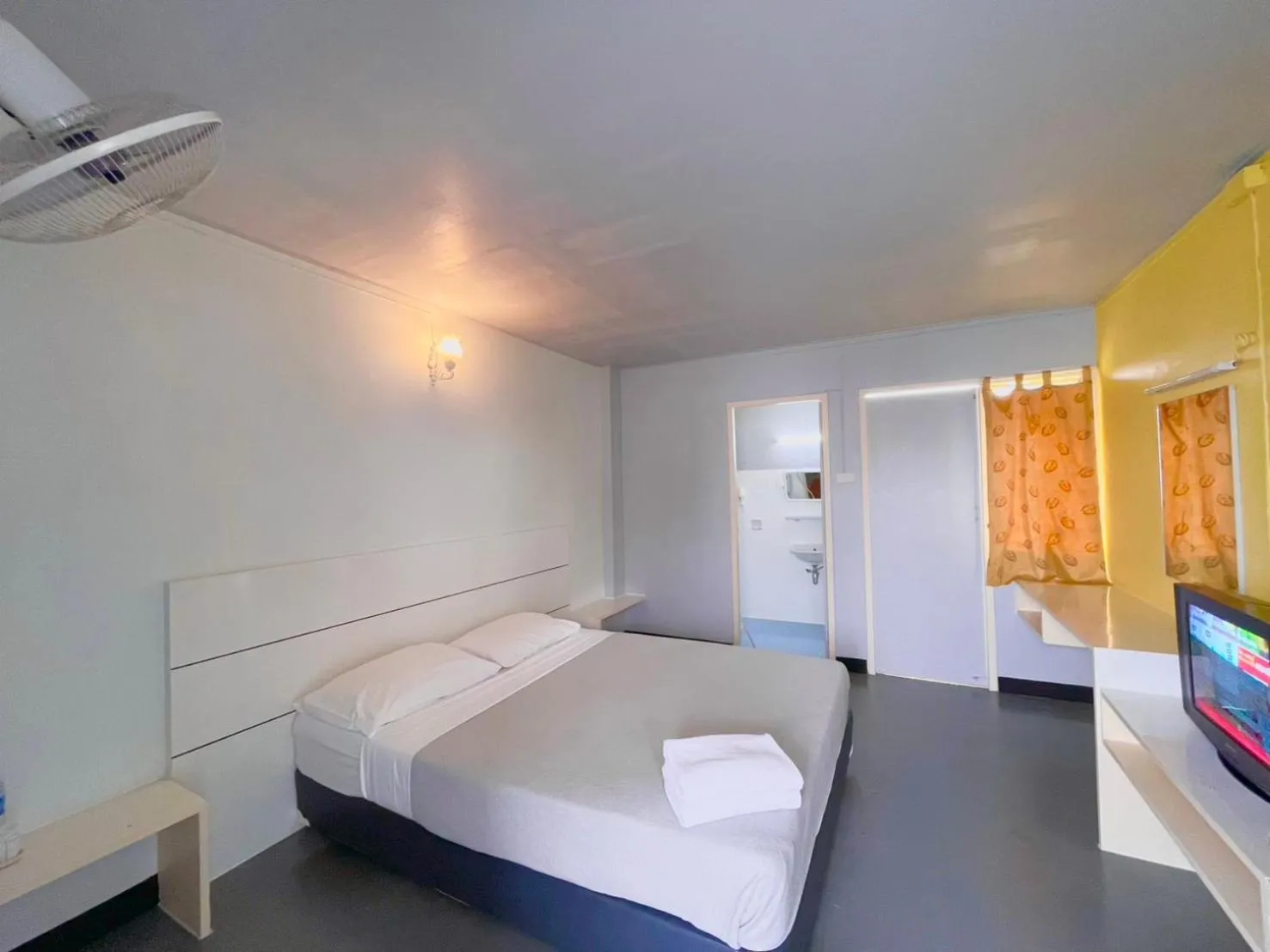 Standard Double Room with Fan in Summer Hotel