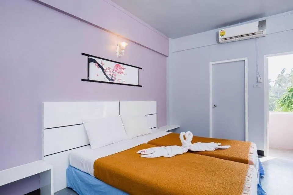 Budget Twin Room in Summer Hotel