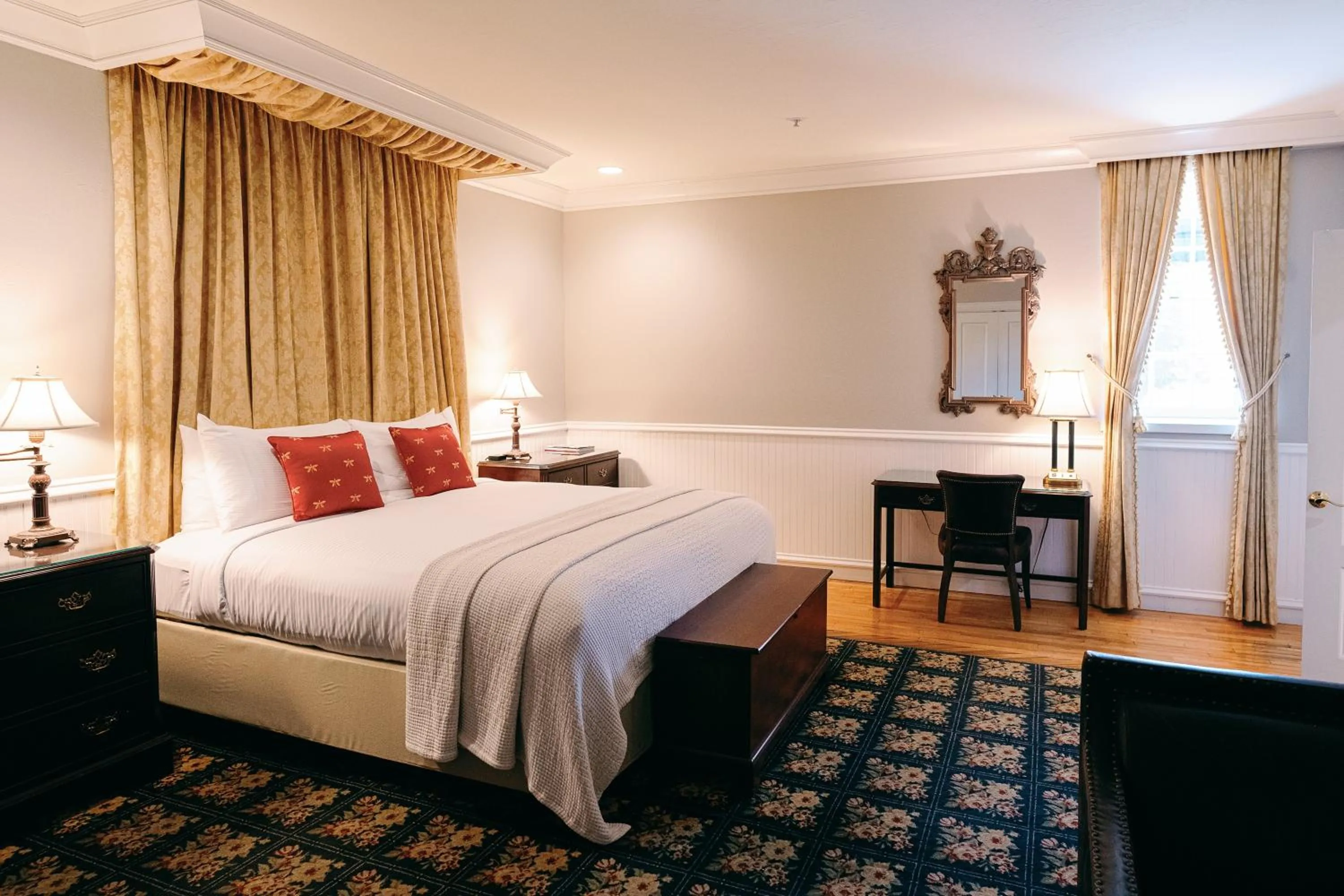 Historic Deluxe Room in Napa River Inn