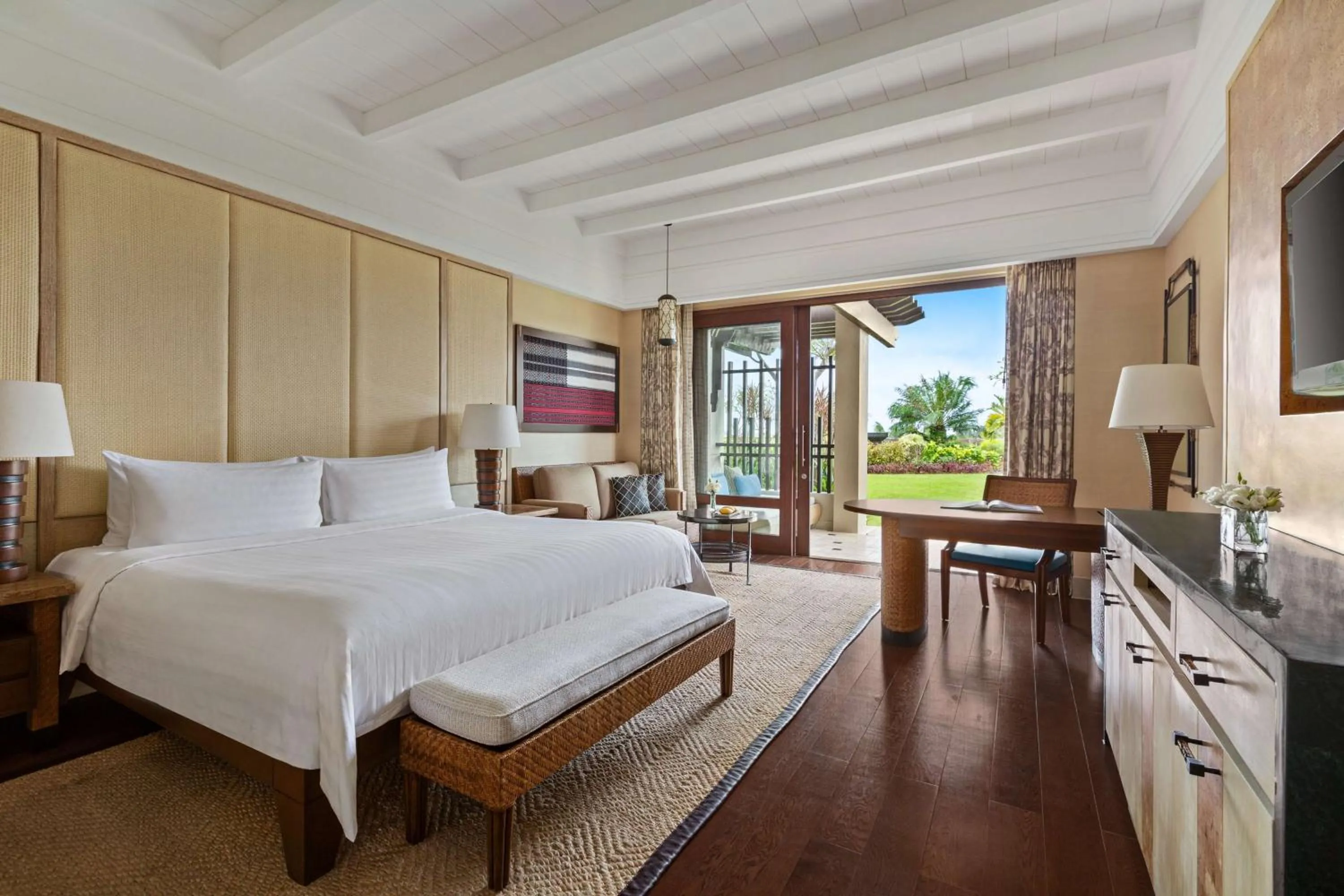 Deluxe King Room with Free Roundtrip Caticlan Airport Transfers in Shangri-La Boracay