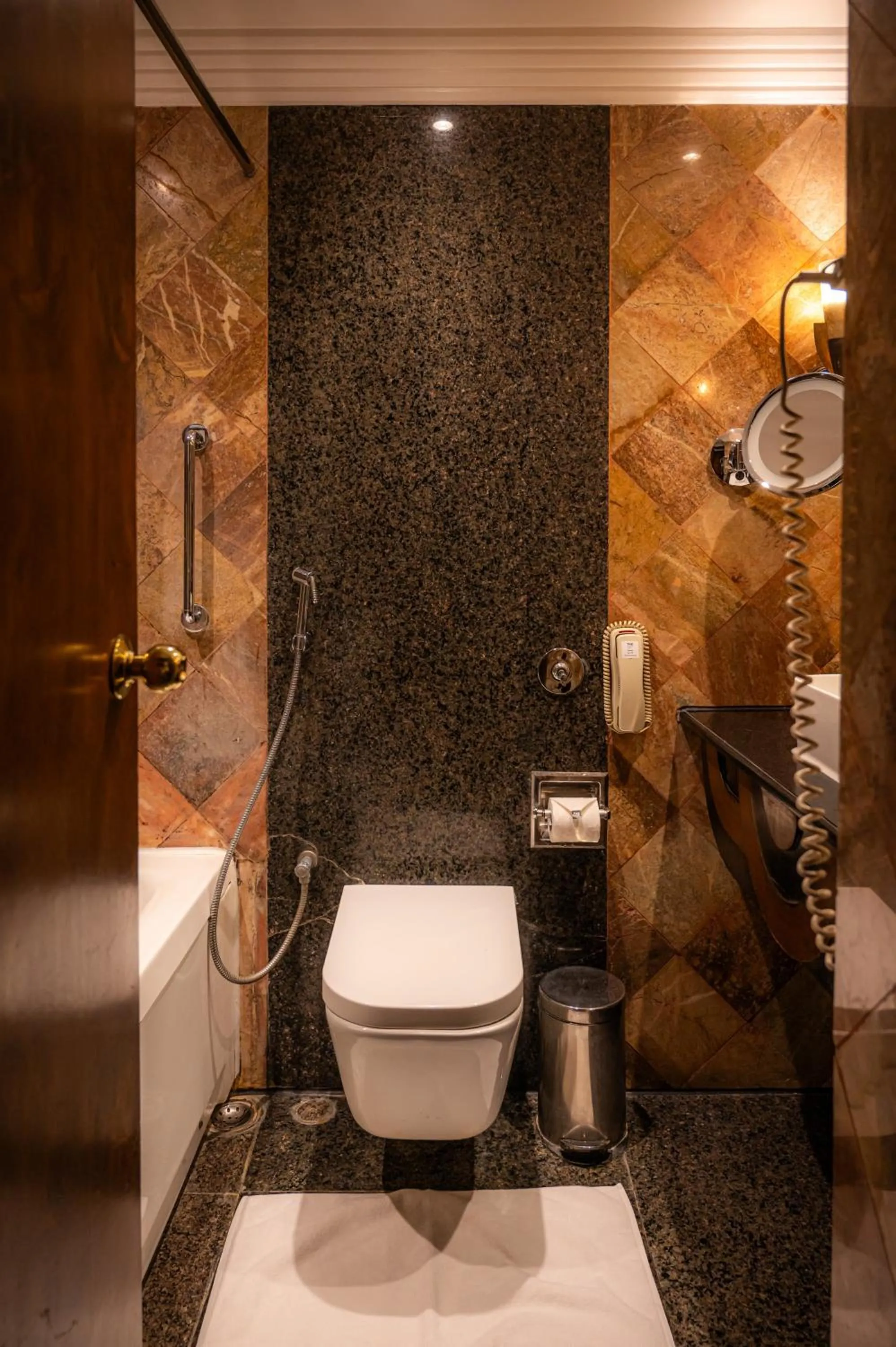 Deluxe King Room in The Park Kolkata