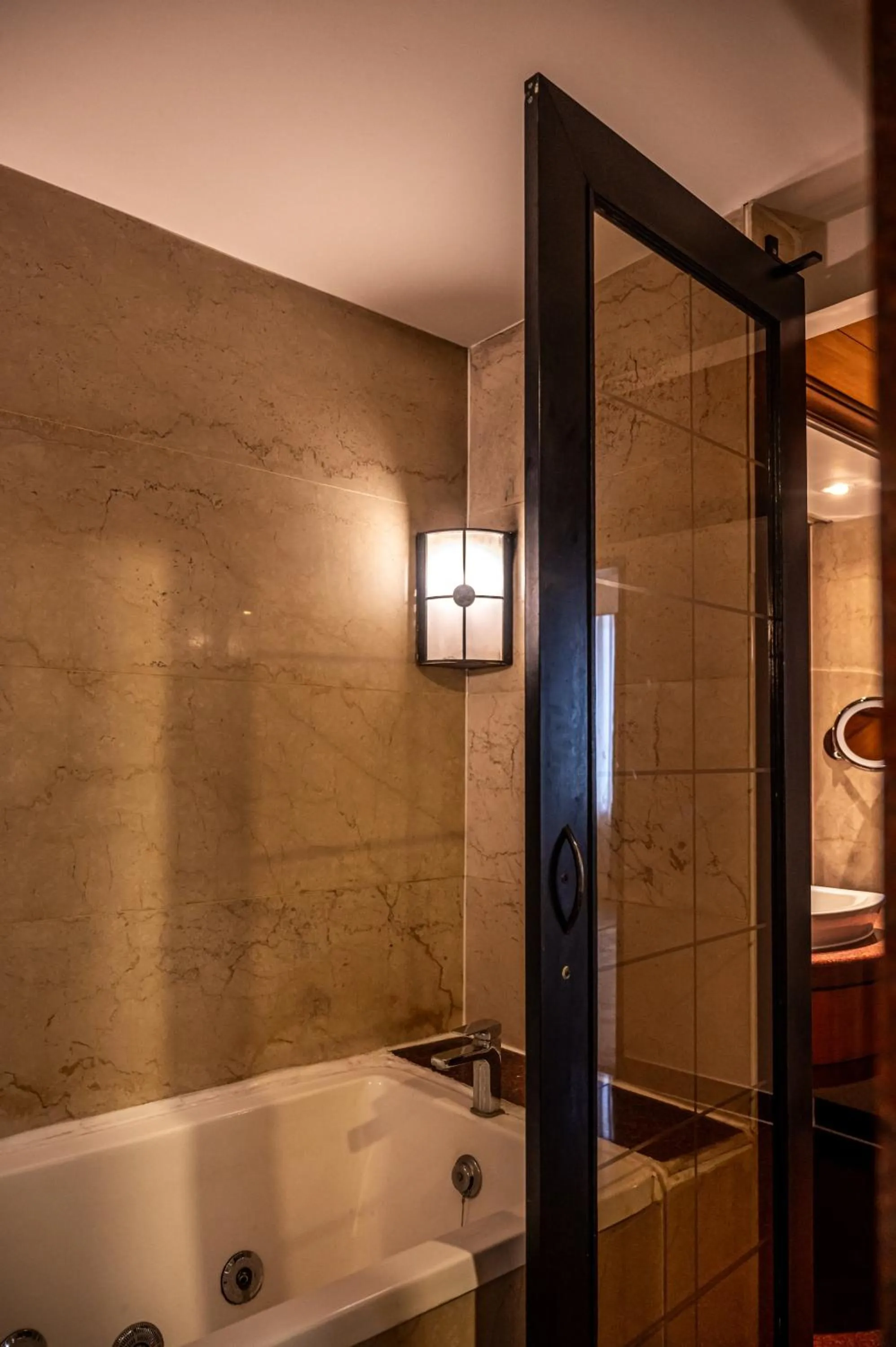 The Residence with In room check In, Welcome drinks on arrival, Happy Hours from 1830 hrs to 2030 hrs at The Residence Lounge, 2pcs ironing complimentary, One way transfer included, One hour business center usage included (prior intimation needed) in The Park Kolkata