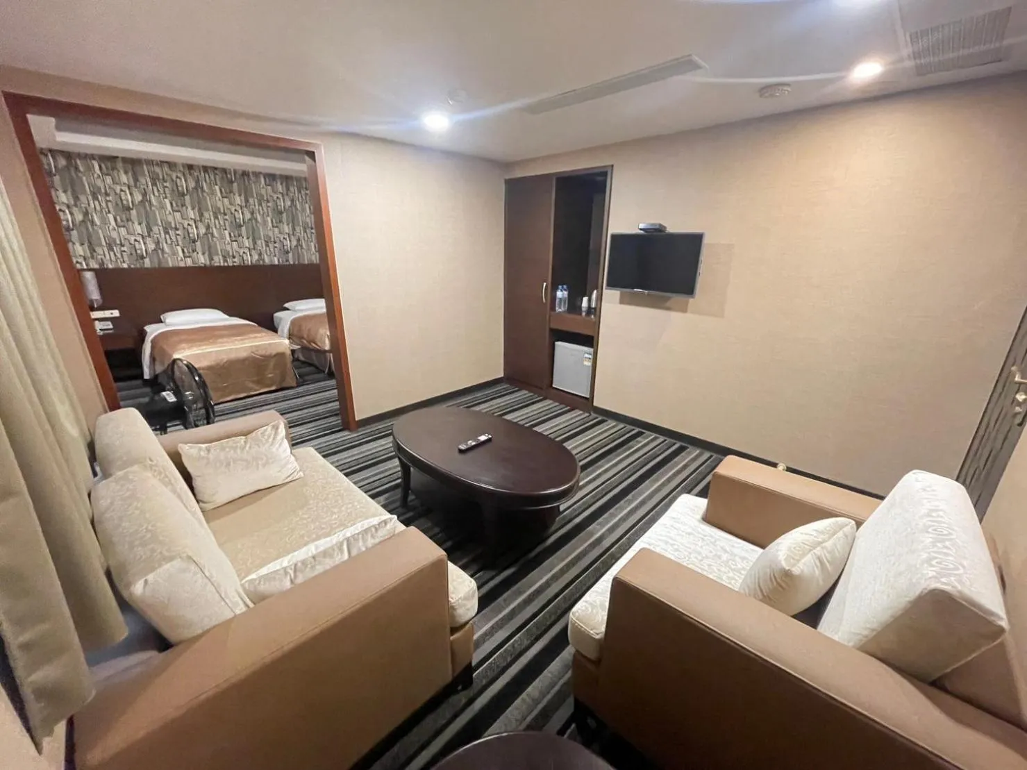 Business Suite with Living Room in Metropolis Hotel