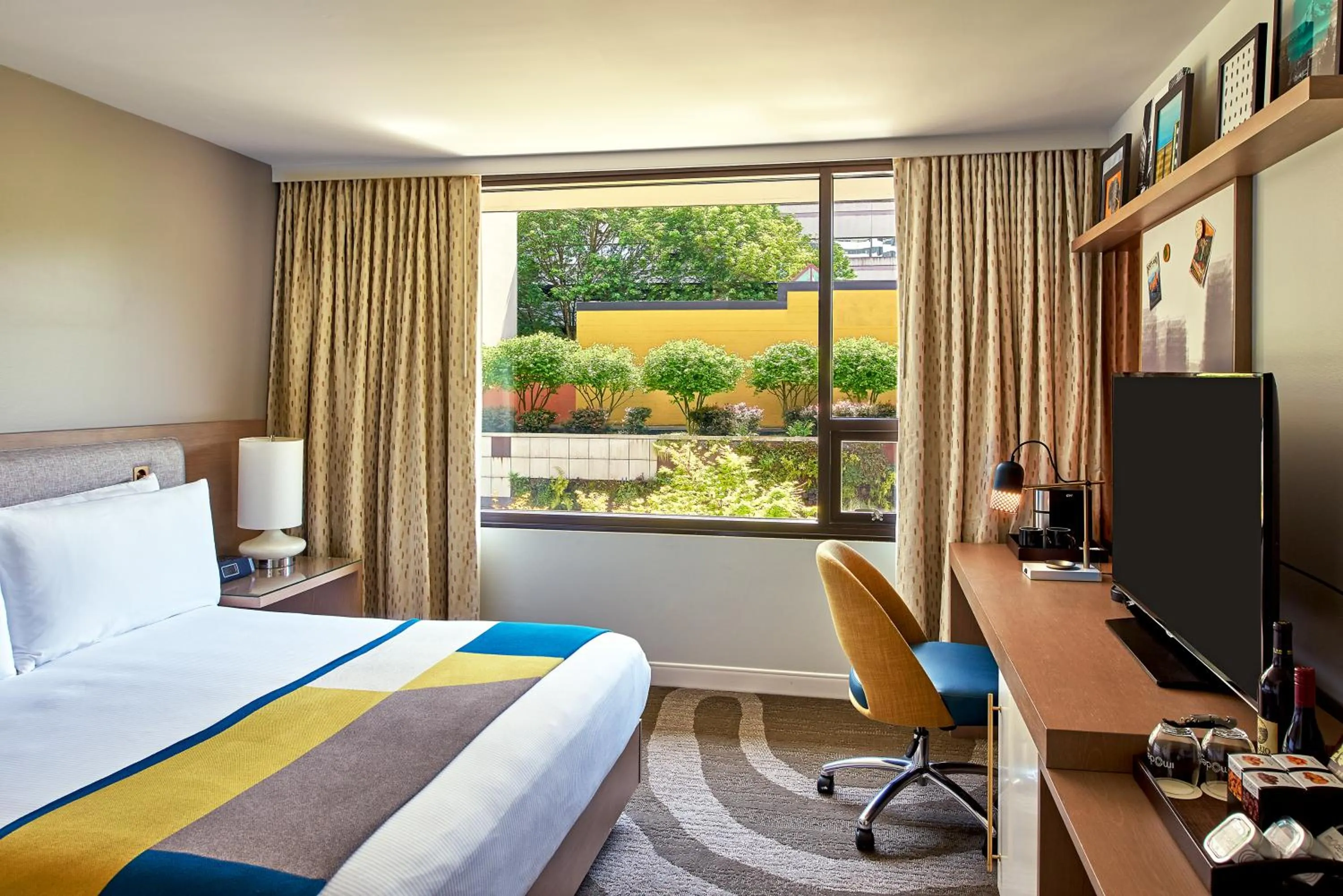 King Room with Garden View in The Hotel Zags Portland