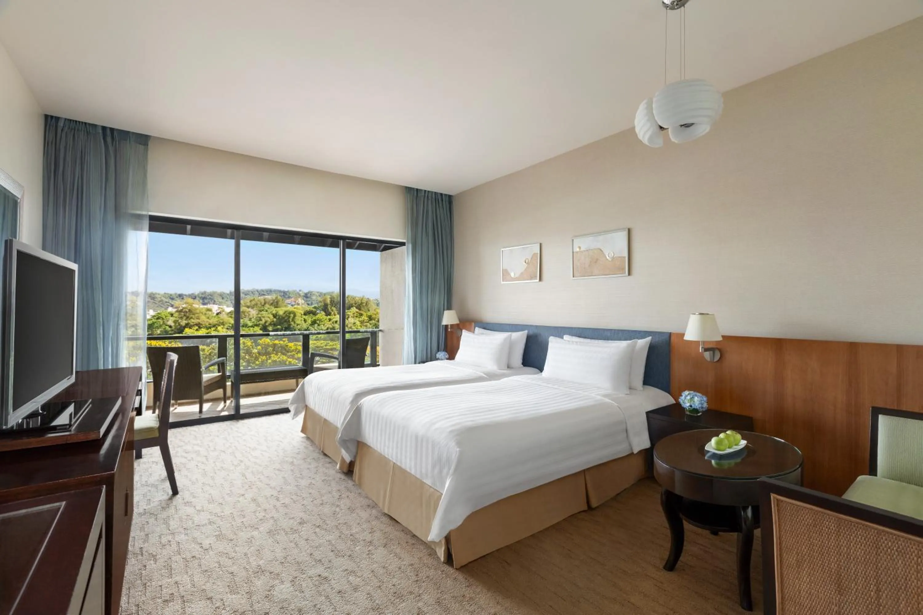 Kinabalu Twin Room with Mountain View in Shangri-La Tanjung Aru, Kota Kinabalu