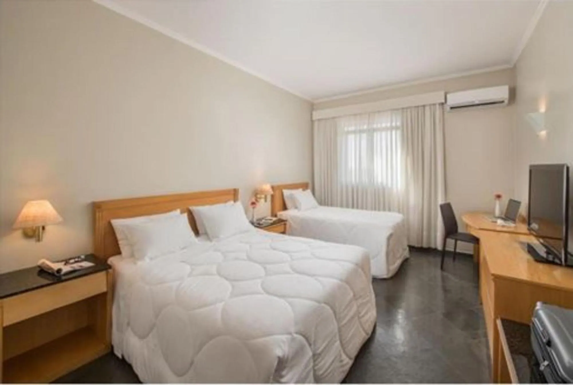 Luxo Triplo - single occupancy - 1 Cama Queen e 1 Cama Solteiro in Hotel Nacional de Rio Preto - Distributed by Intercity