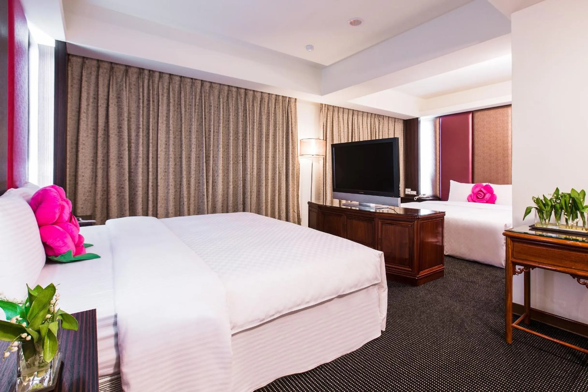 Deluxe Family Room in Han She Hotel