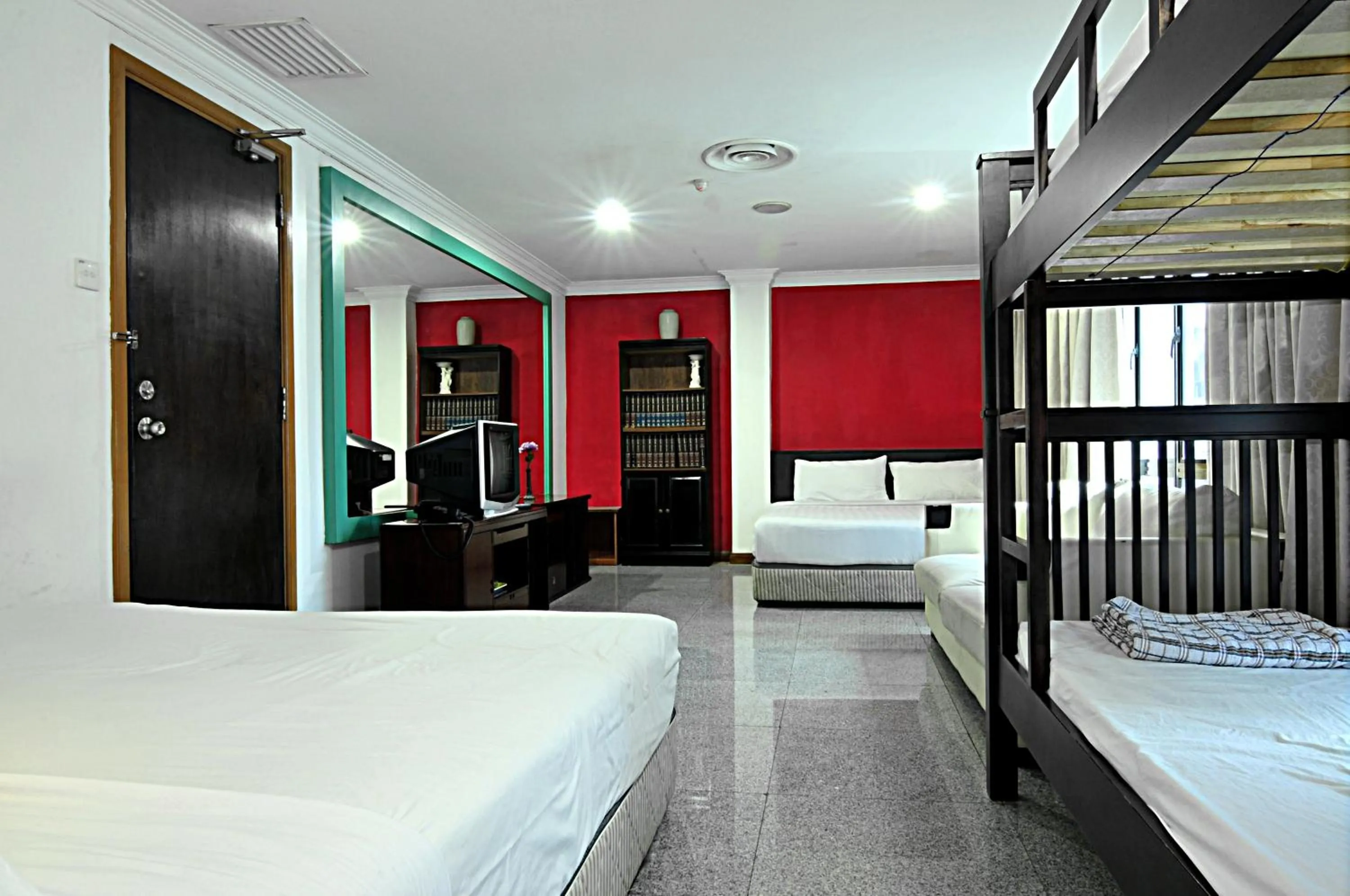 Family Room with Private Bathroom in Hotel China Town 2