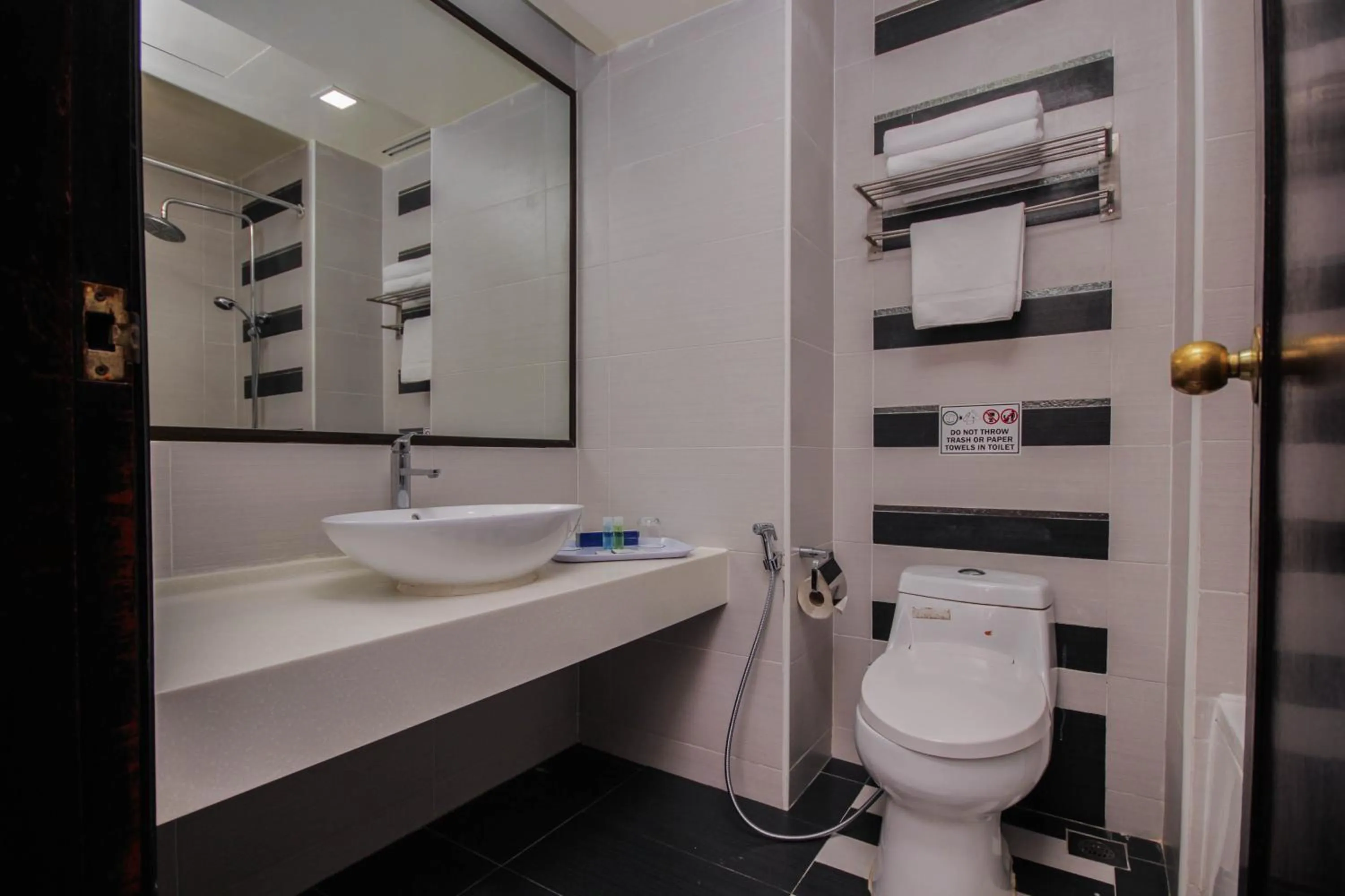 Stay and Win with Set Breakfast - Deluxe King Room in Copthorne Cameron Highlands