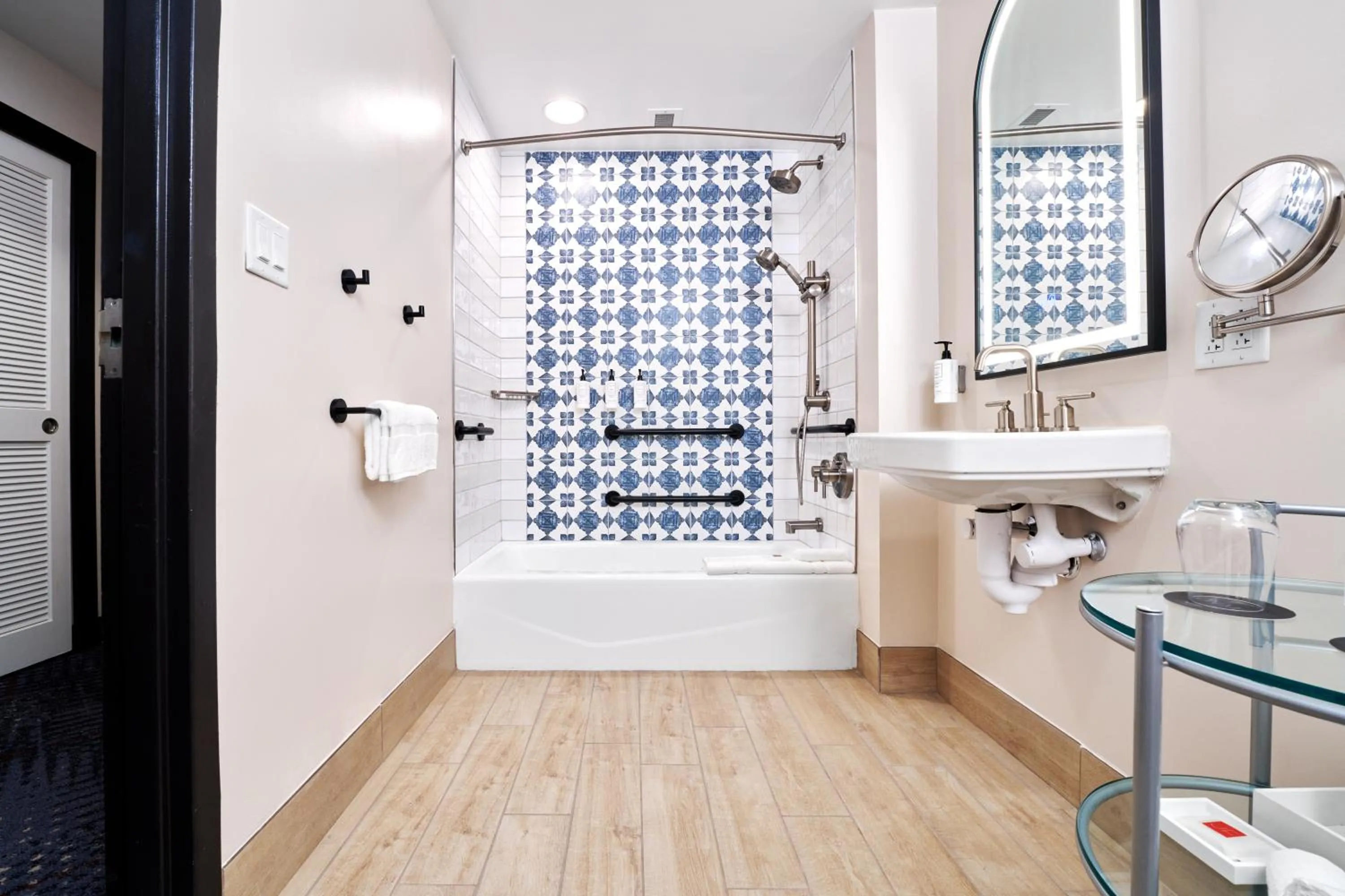 Mobility Accessible Garden View 2 Queen Room (Includes FREE^ Universal Express Unlimited) in Universal's Hard Rock Hotel®