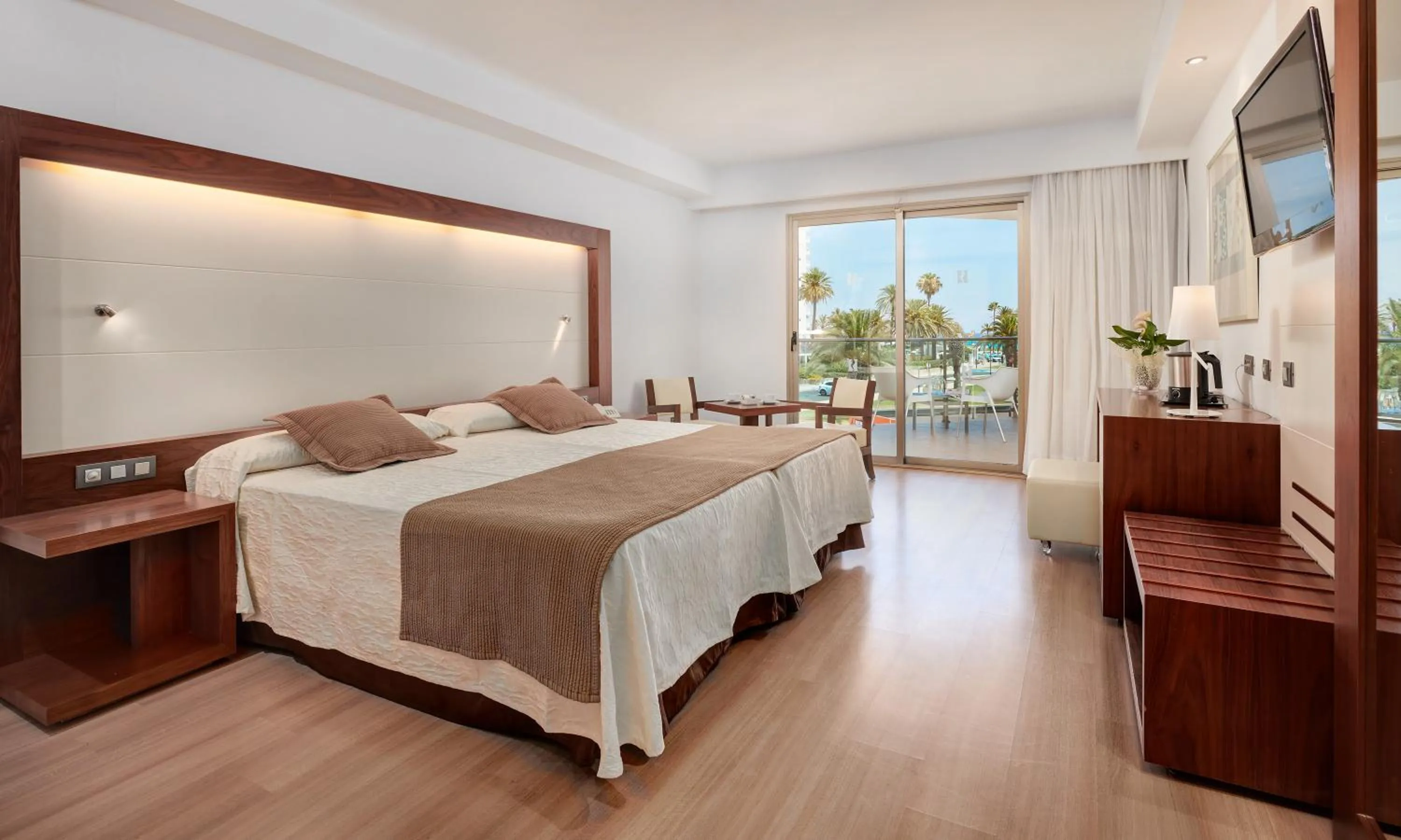 Double Room with Sea View in Hipotels Cala Millor Park
