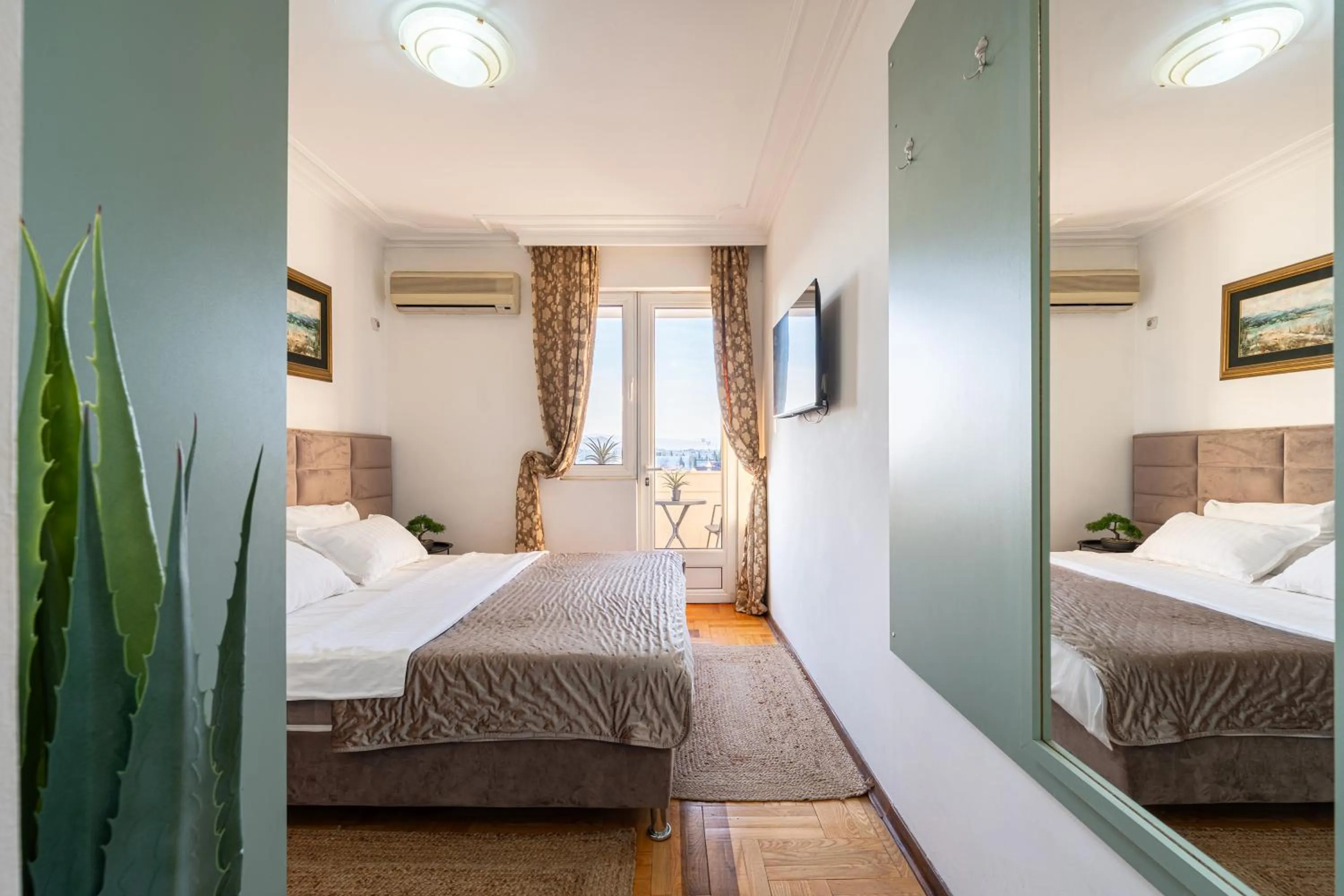 Double or Twin Room with Balcony in Hotel Bojatours