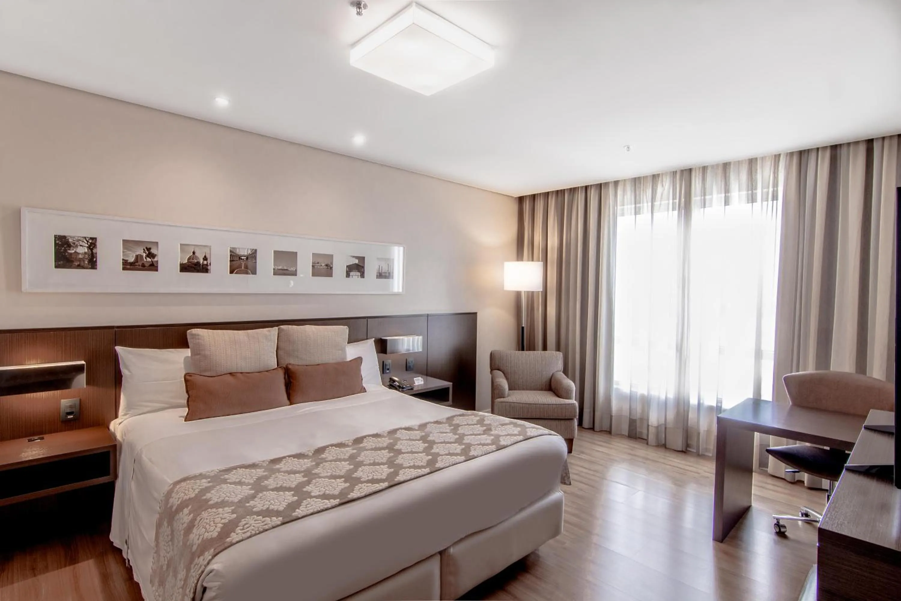 Superior Luxury Double Room in Hotel Deville Prime Porto Alegre