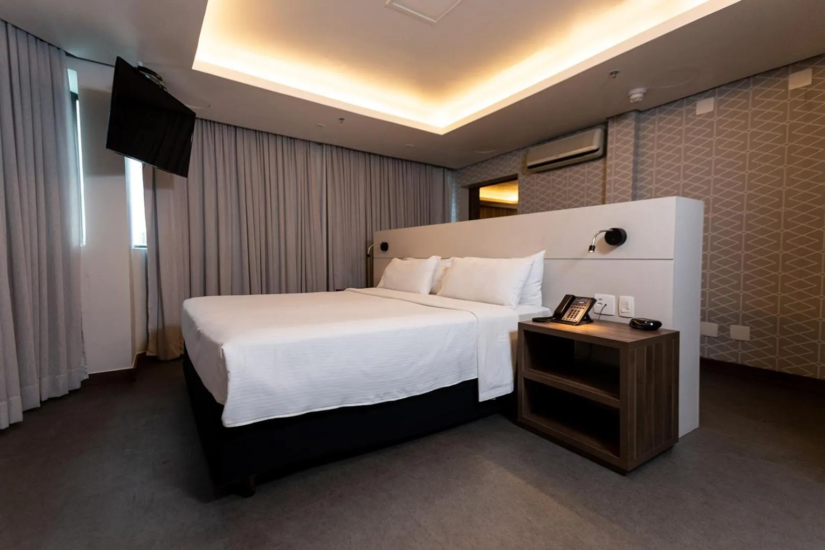 Suite in Master Porto Alegre Hotel - Av Carlos Gomes, Próximo ao Consulado Americano