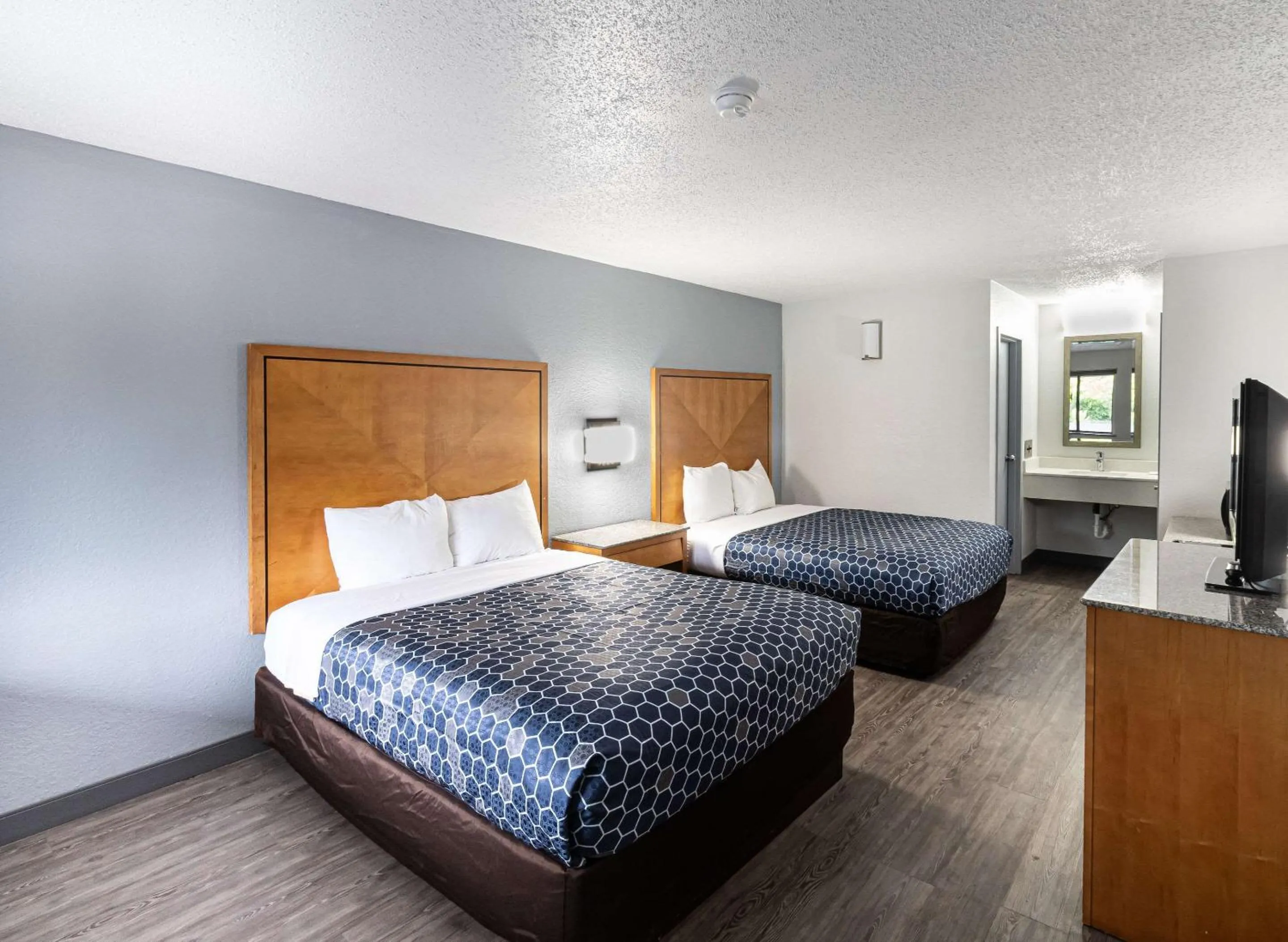 Double Room with Two Double Beds in Rodeway Inn At Fort Lee