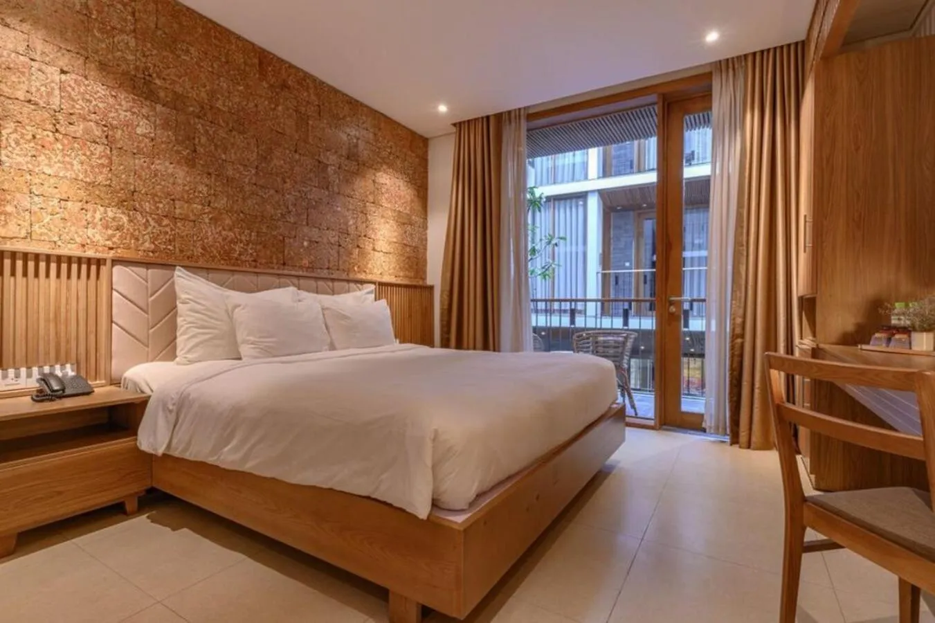 Deluxe Double Room with Balcony in Mai's Boutique