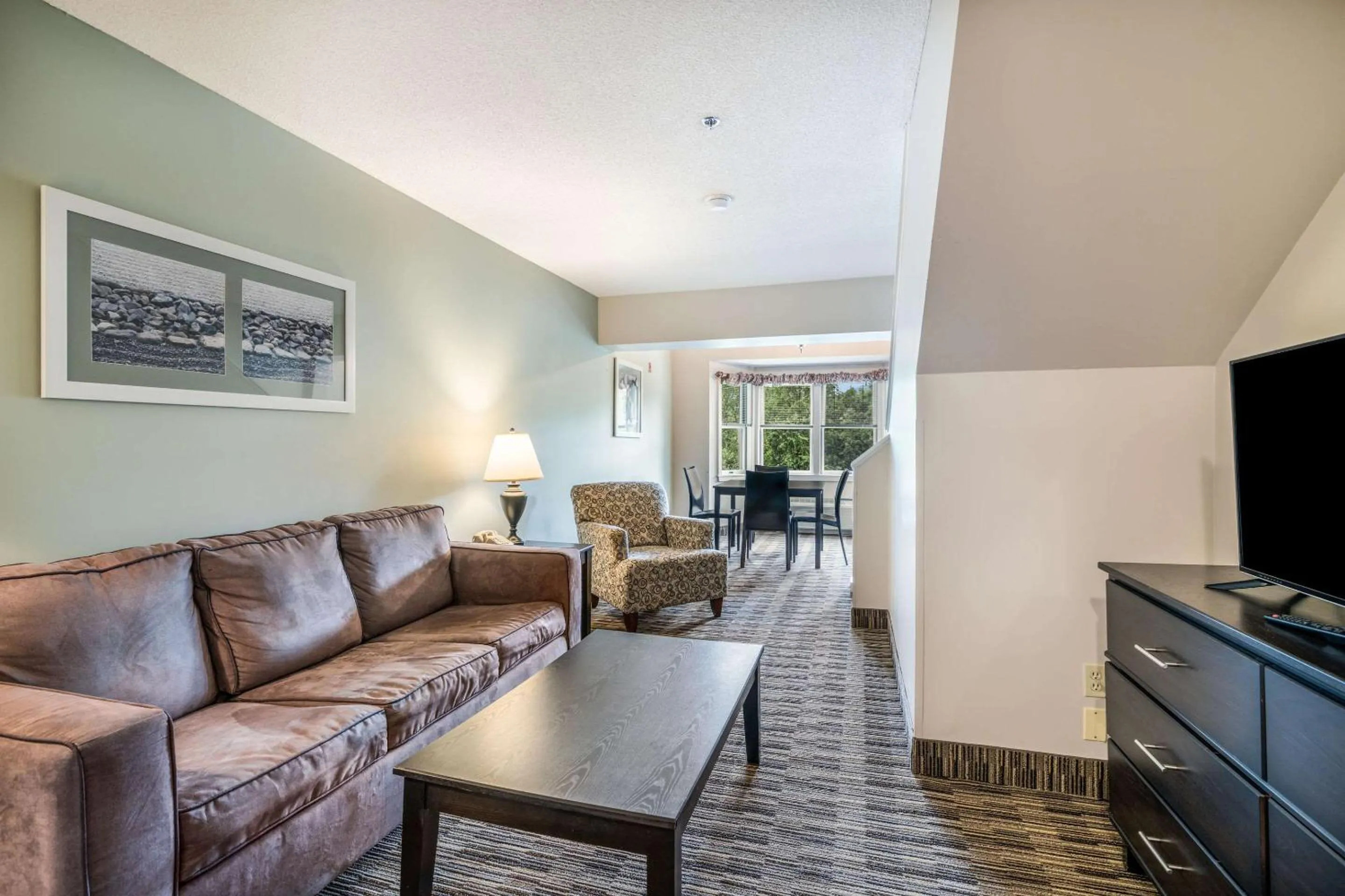 Two-Level Suite with Sofa Bed and Whirlpool in Bath - Non-Smoking in The Valley Inn, an Ascend Collection Hotel