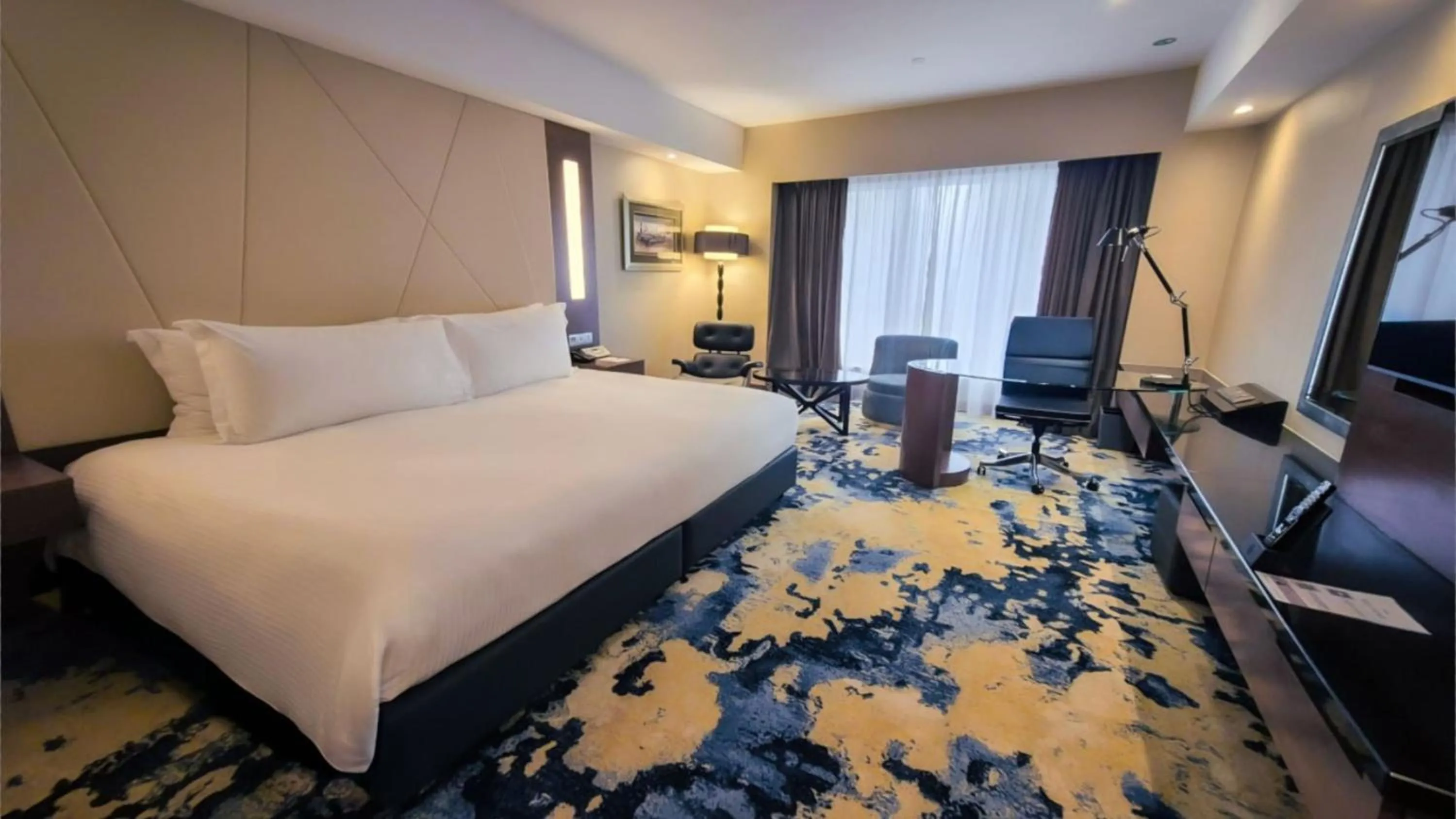 Premium Super King Room - single occupancy - Lounge Access in InterContinental Kuala Lumpur by IHG