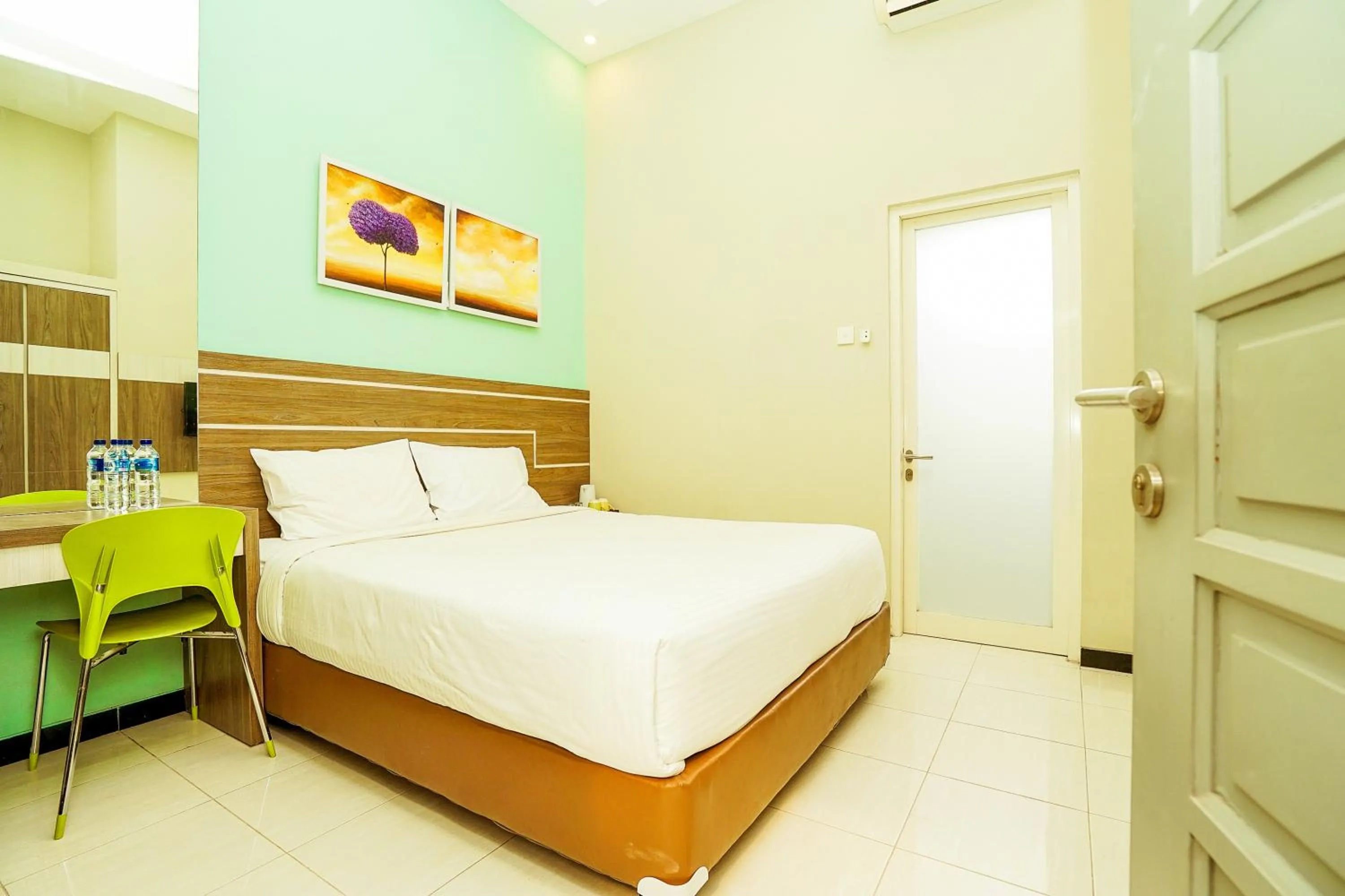 Standard Double Room in Ardhya Guesthouse Syariah by ecommerceloka