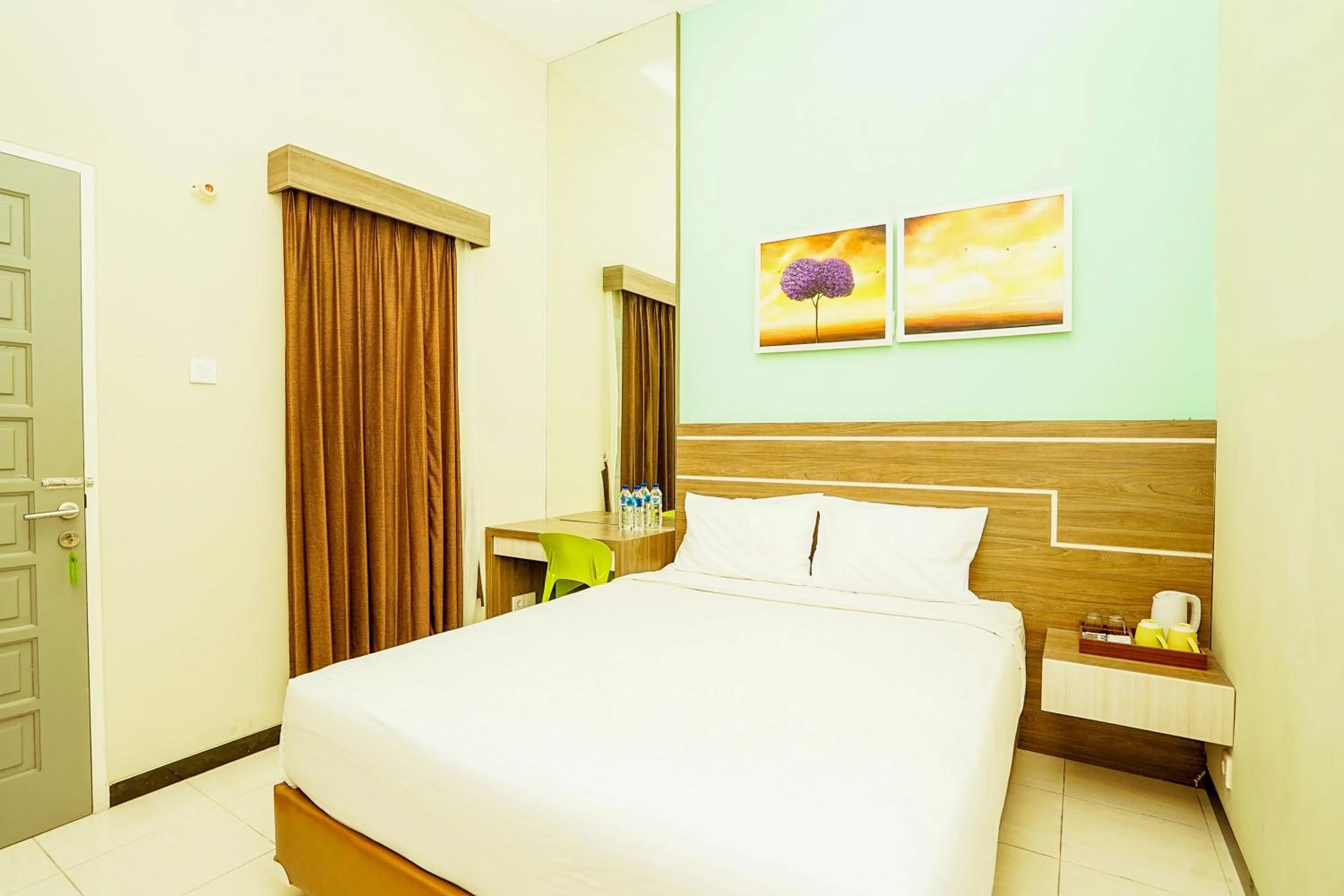 Deluxe Double Room in Ardhya Guesthouse Syariah by ecommerceloka