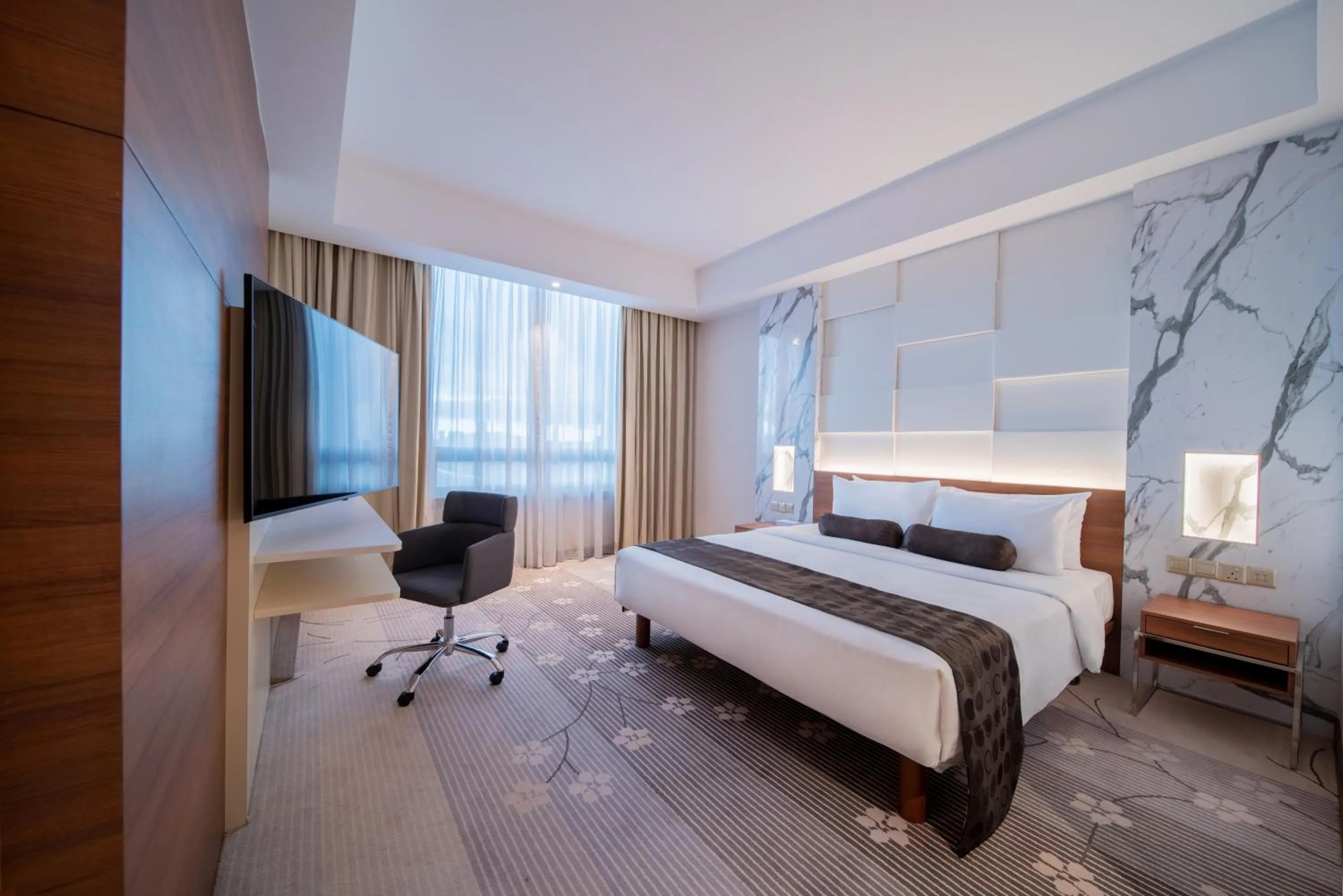 Premier King in St Giles Boulevard