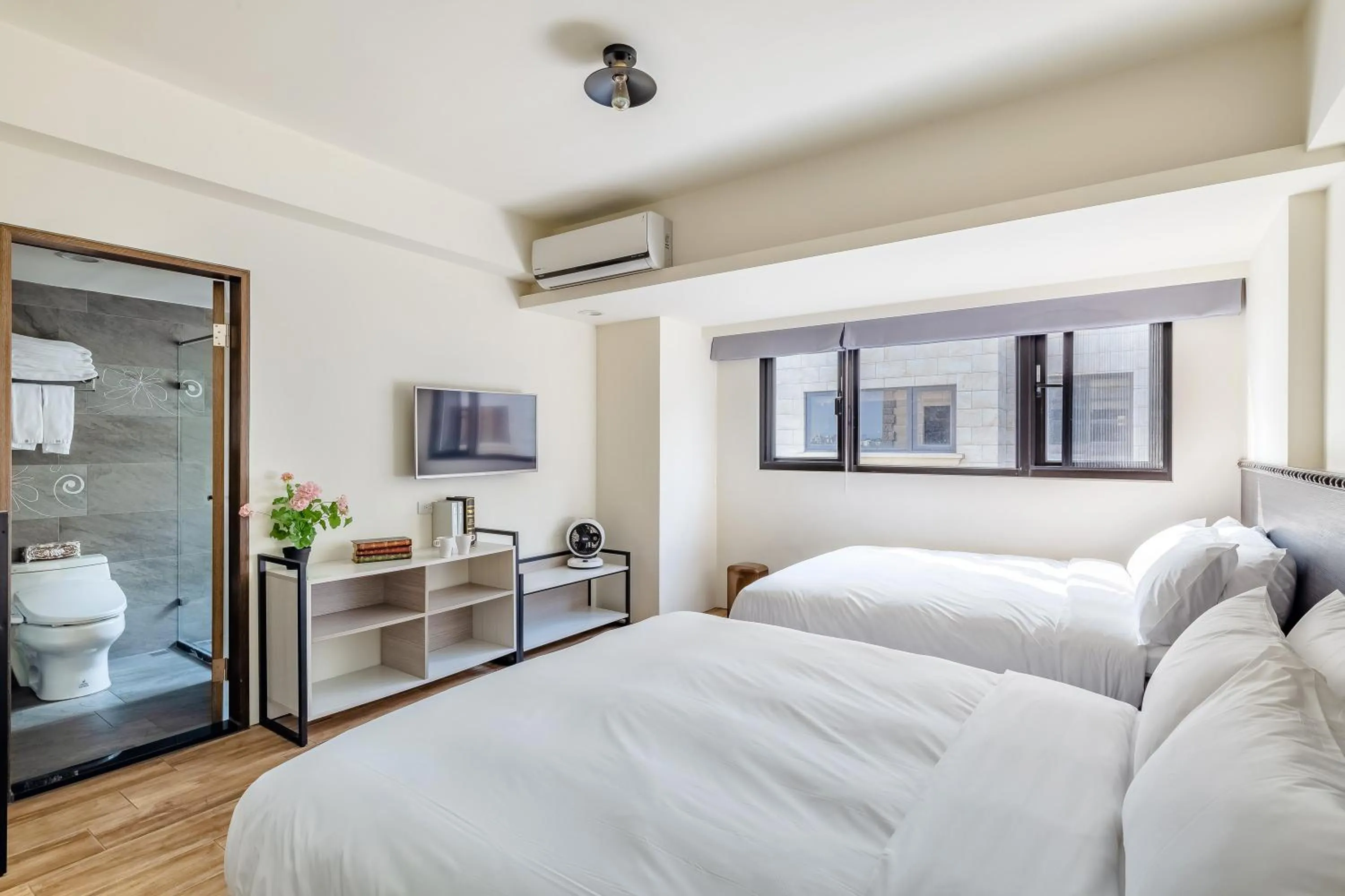 Superior Quadruple Room with bathtub in Milan Yilan