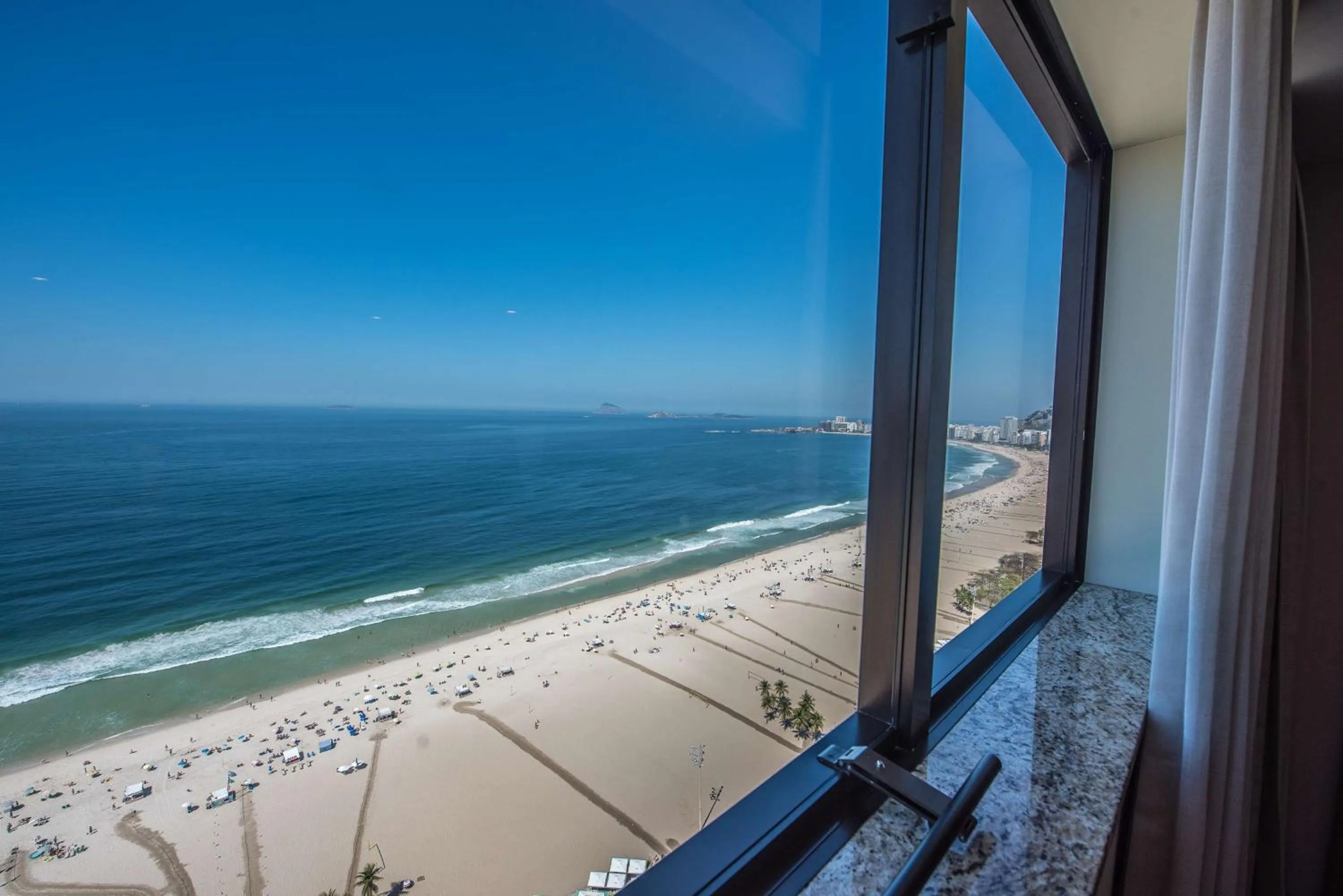 Twin Room with Front Ocean View in Hilton Copacabana Rio de Janeiro
