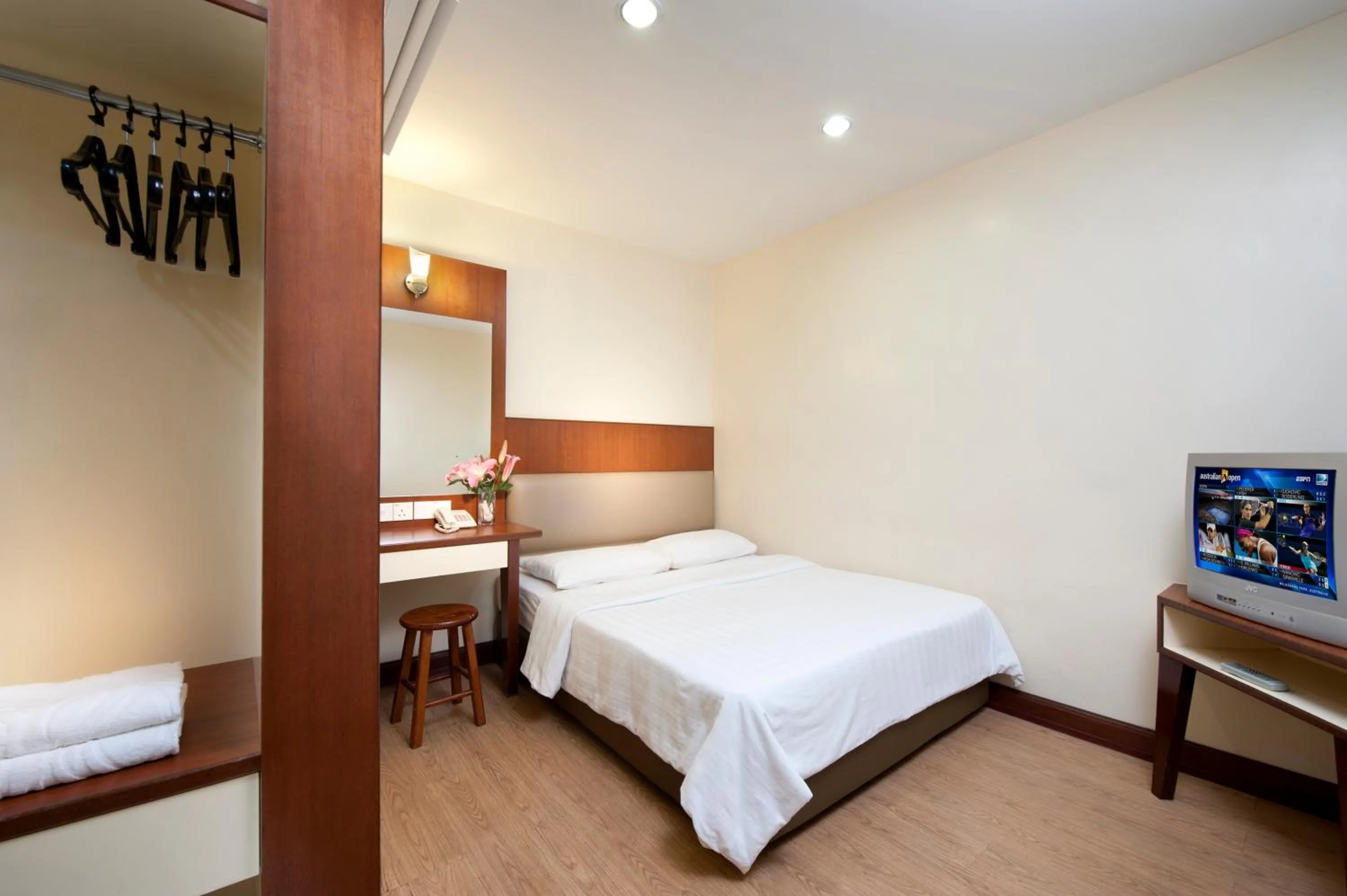 Standard Double Room (No Window) in Fenix Inn