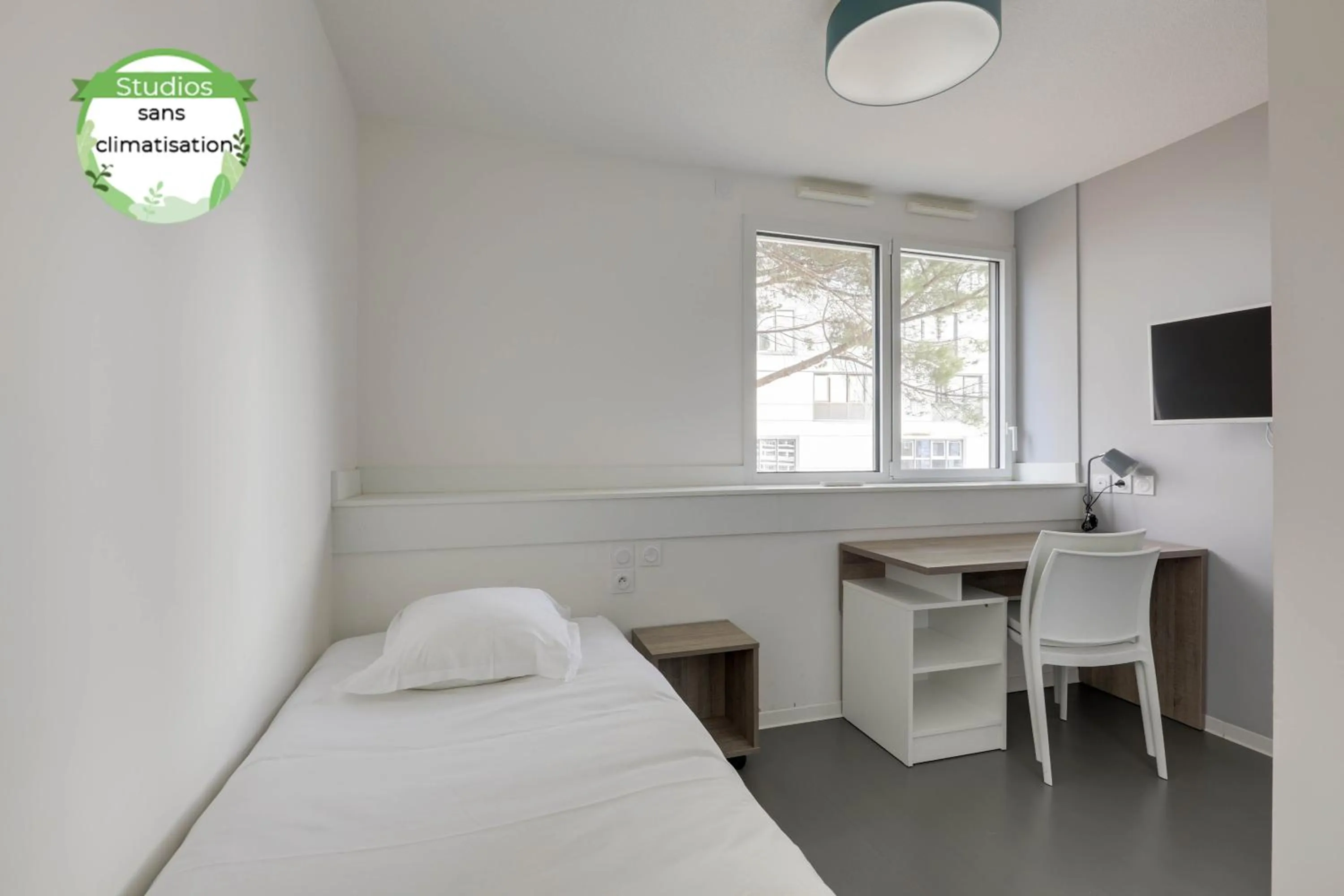 Super Economic Studio (Single Bed) in All Suites Appart Hôtel - Bordeaux Centre Gare
