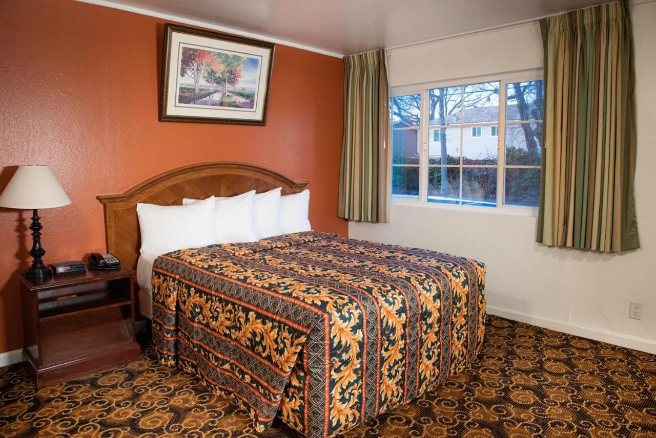 King Room - single occupancy - Disability Access in Granada Inn